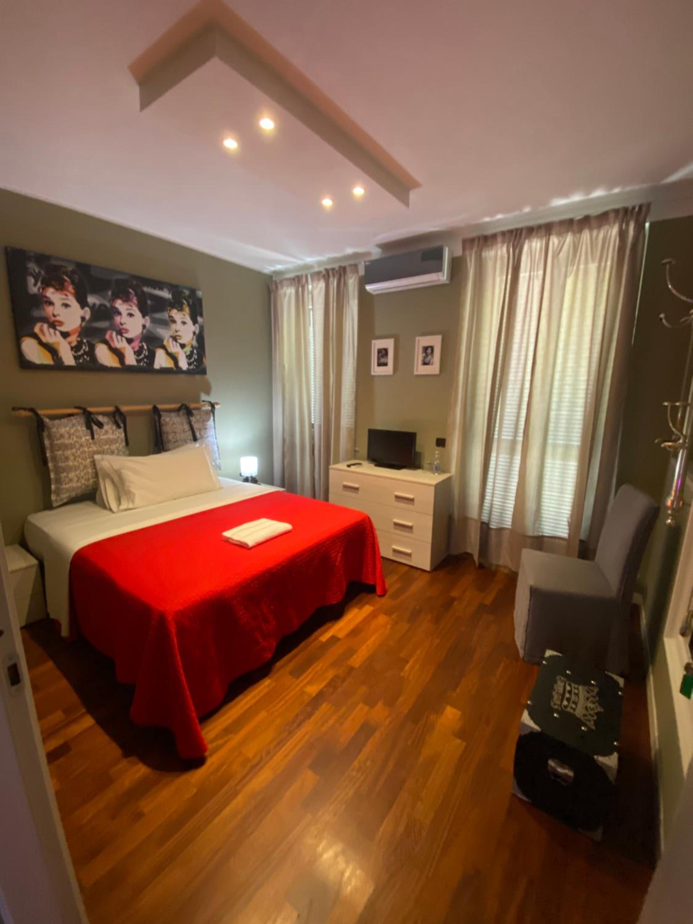 Single Room with Shared Bathroom photo 3