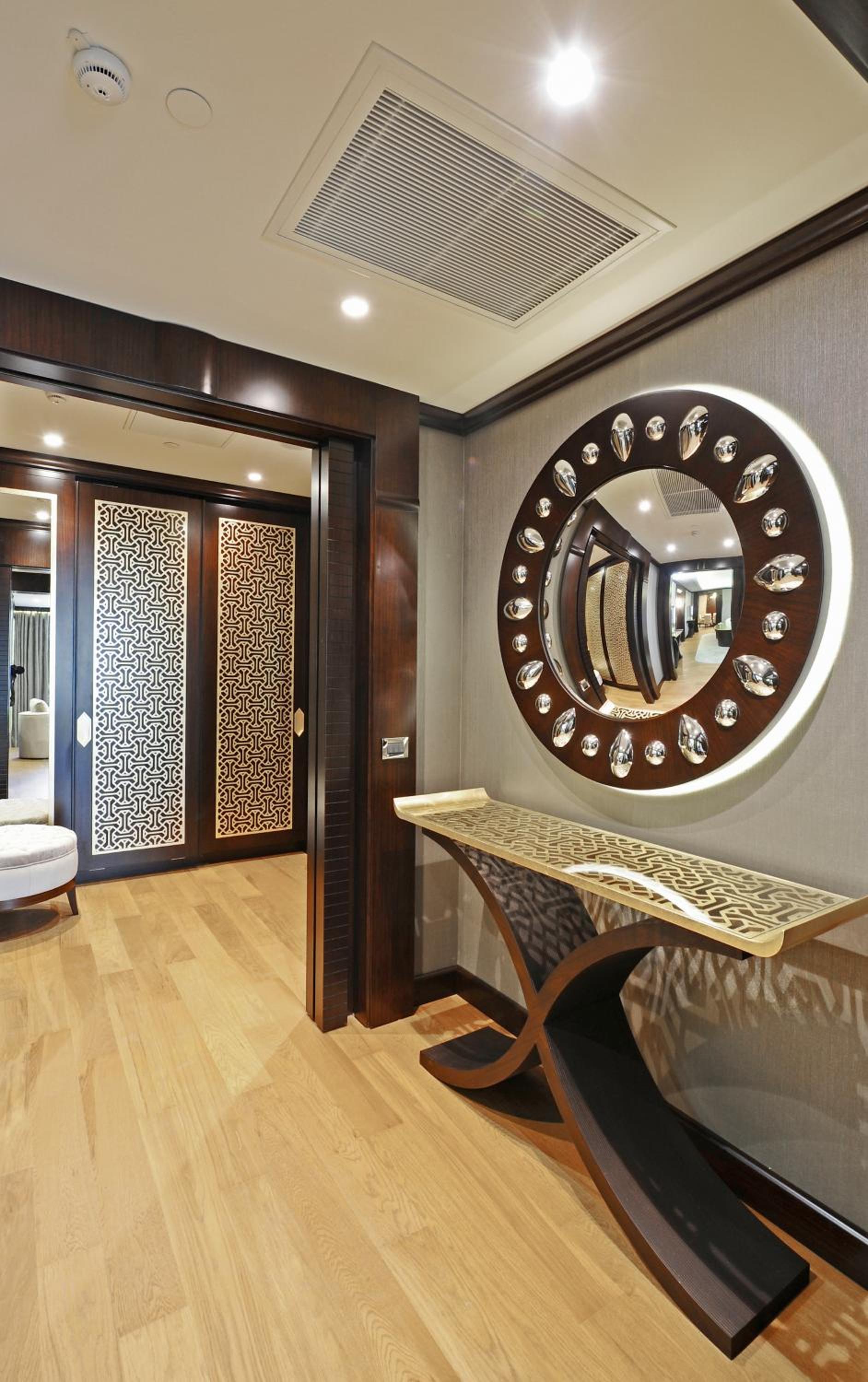 King Suite with Club Lounge Access - High Floor/Smoking