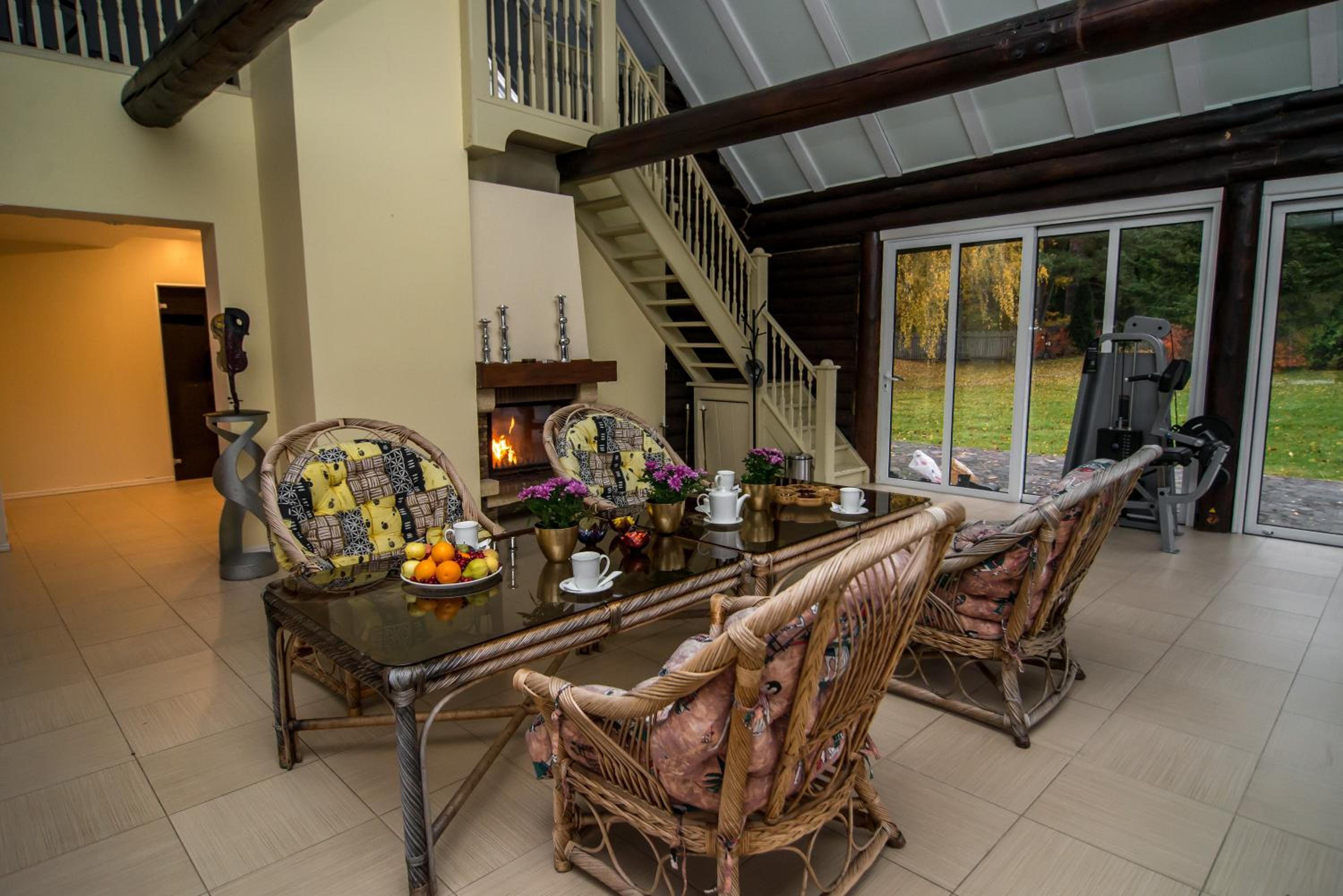 Two-Bedroom House - Photo 2