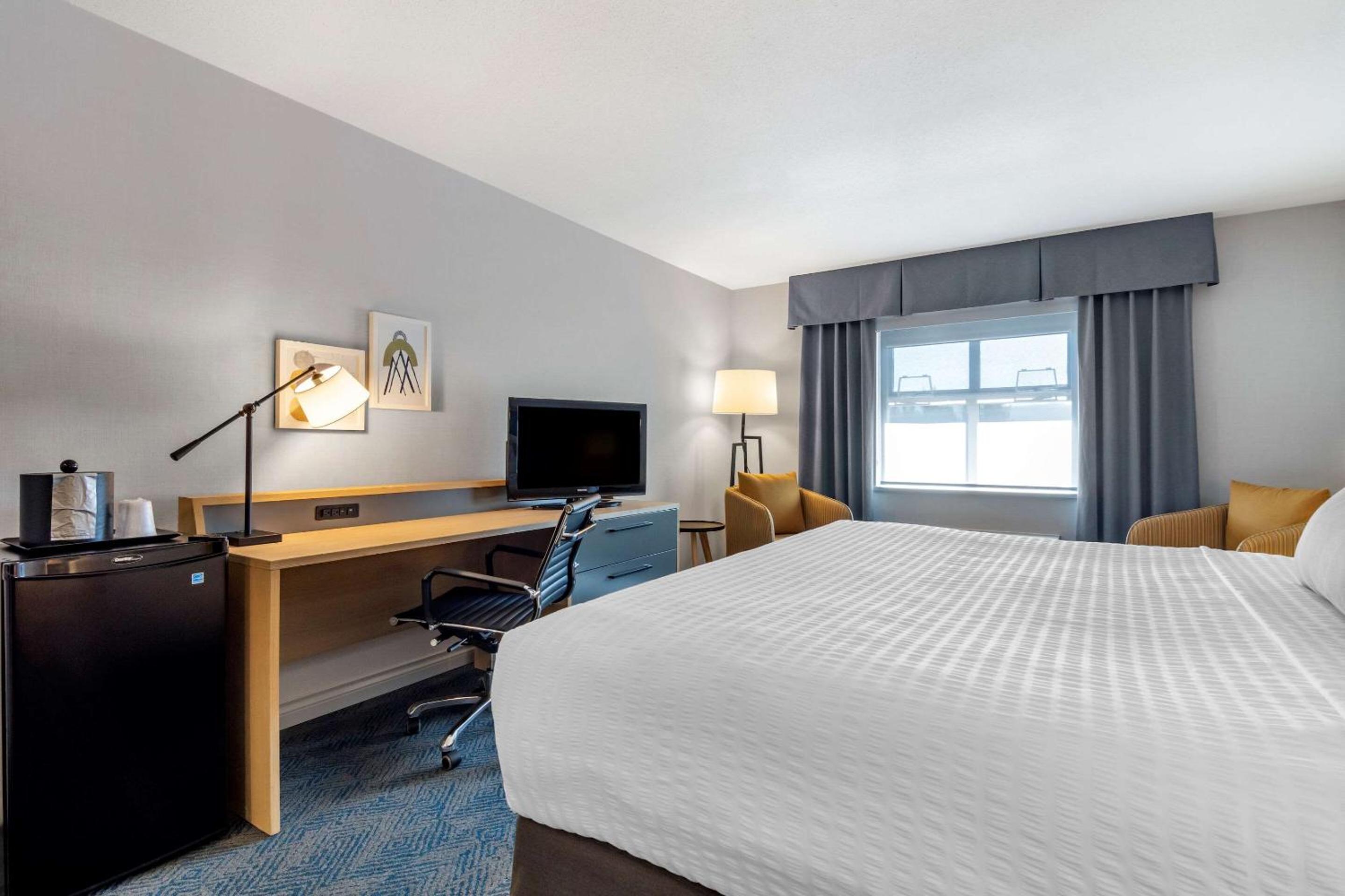 King Room - Non-Smoking - Photo 1