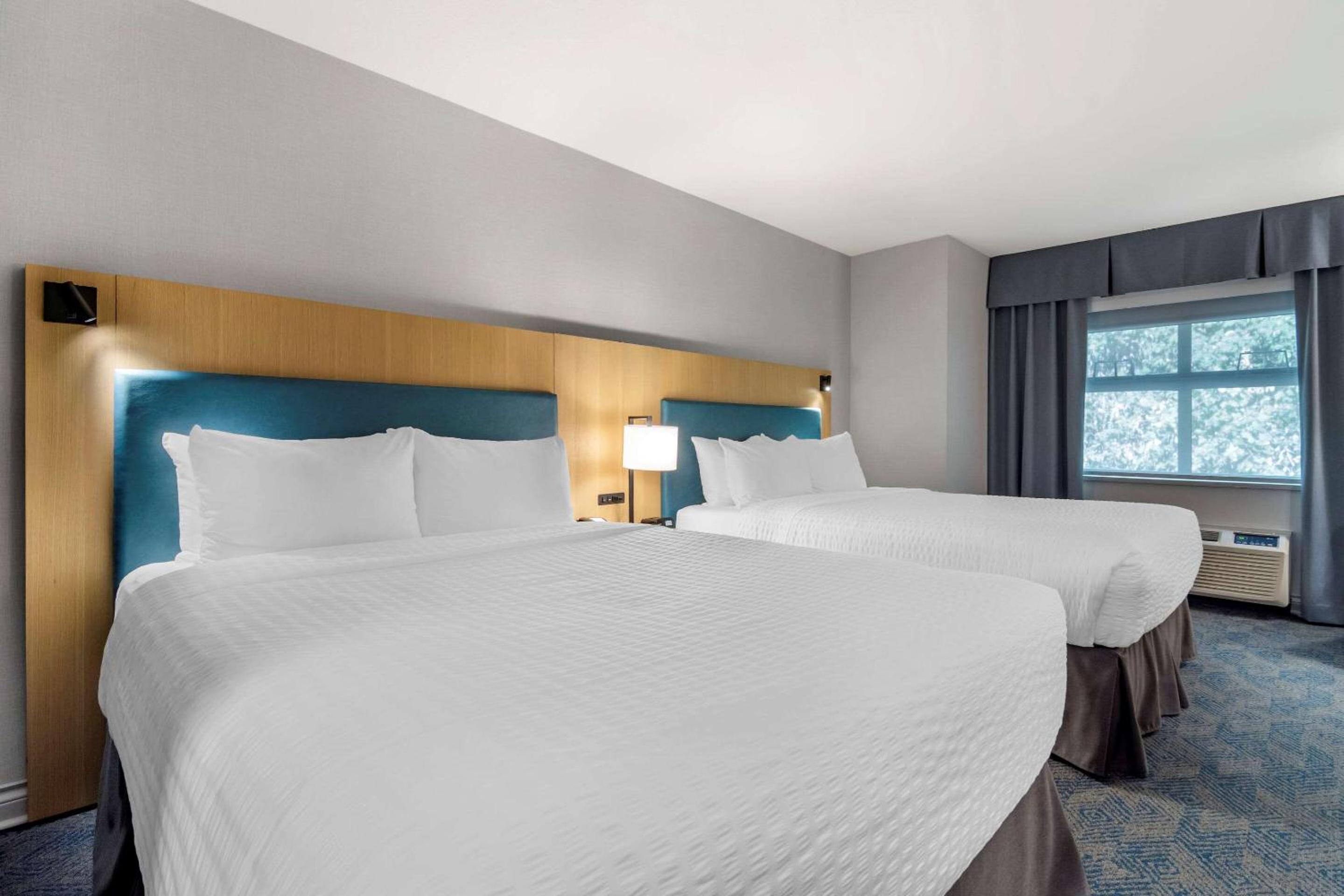 Business Queen Room with Two Queen Beds - Non-Smoking - Photo 1