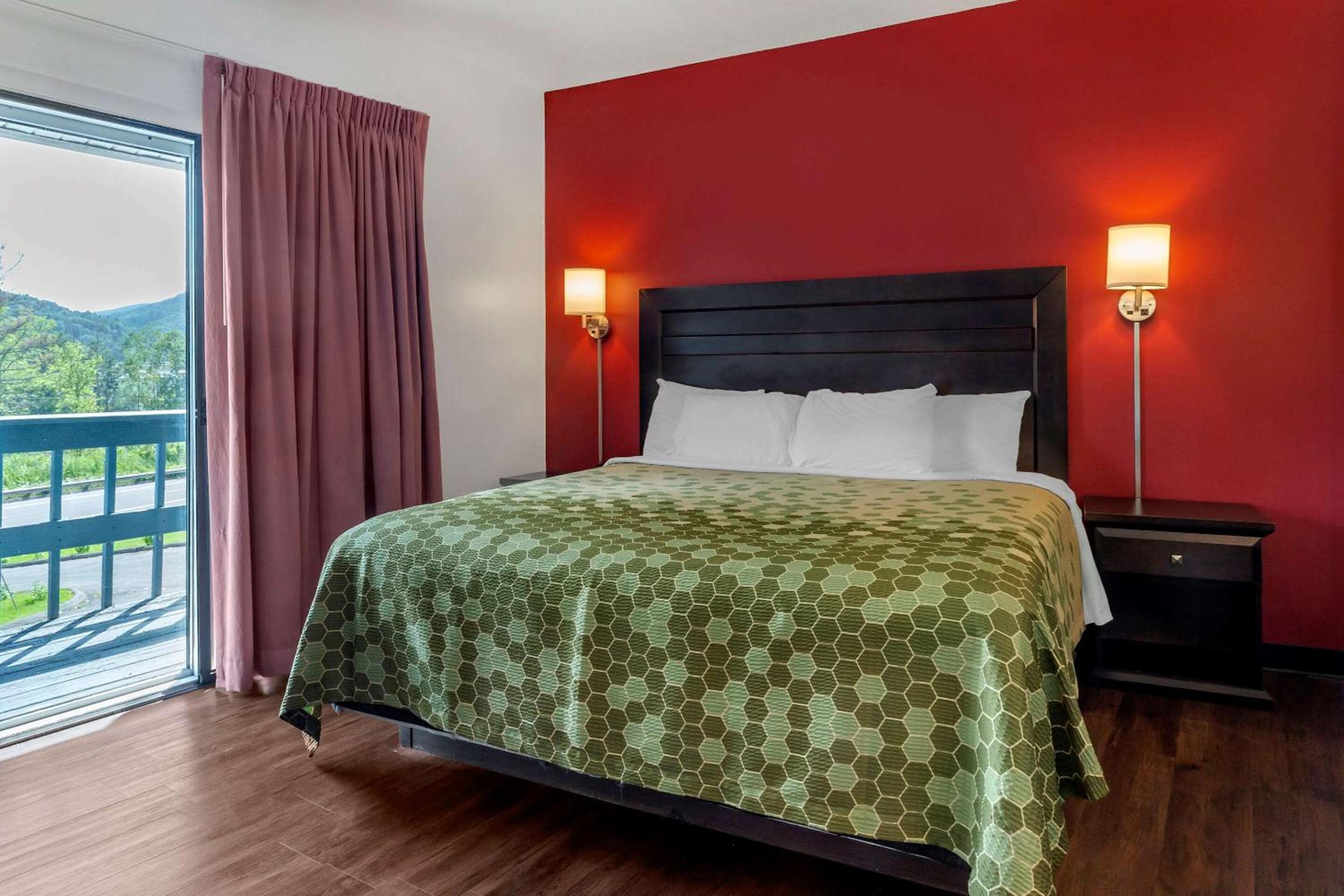 Standard King Room - Non-Smoking  - Photo 6
