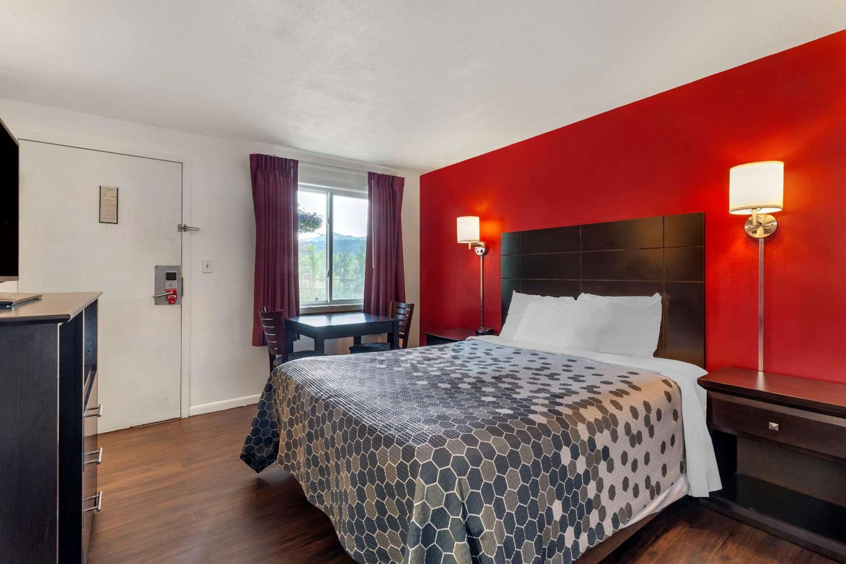 Queen Room - Non-Smoking - Photo 1