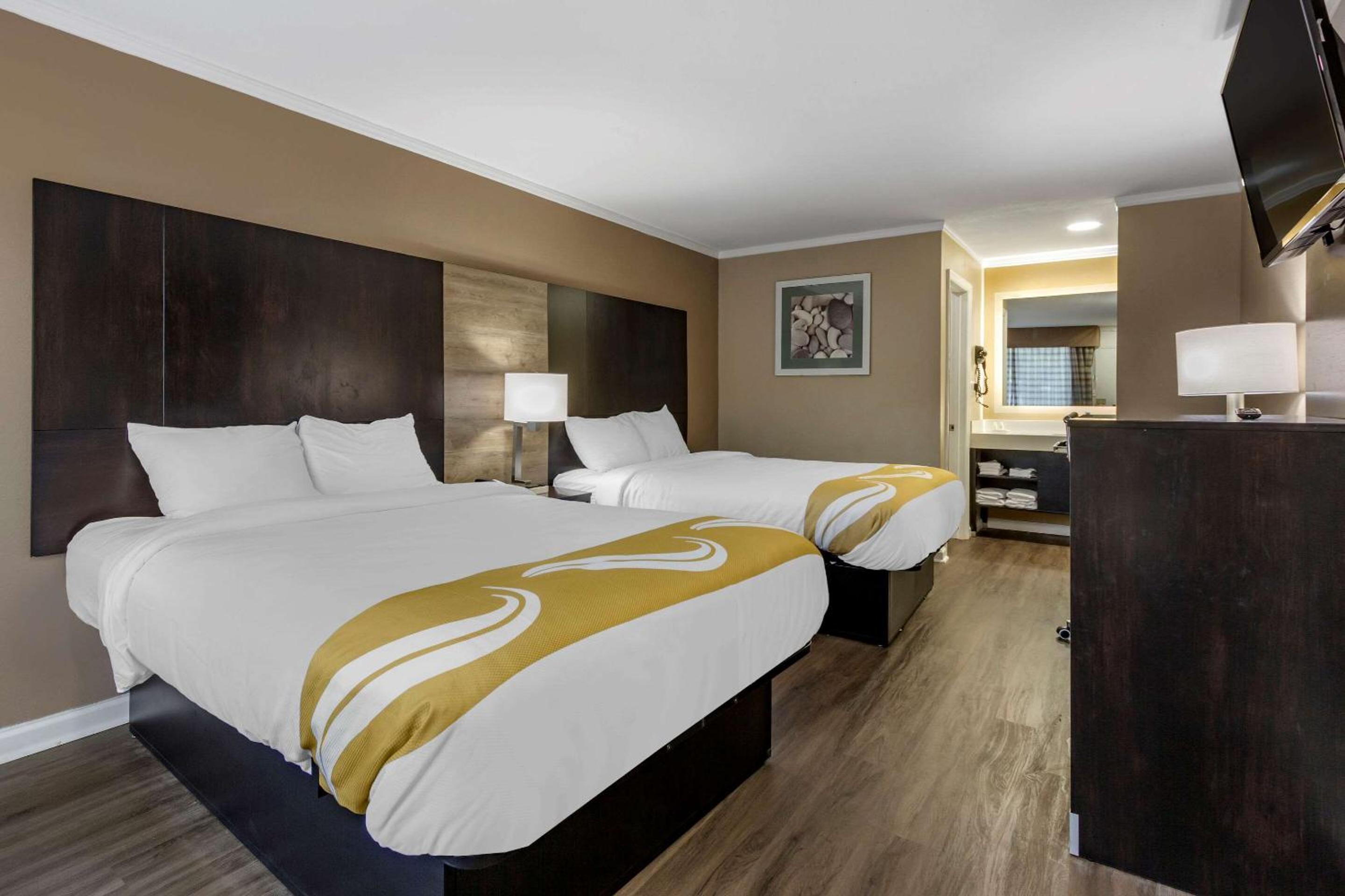 Queen Room with Two Queen Beds - Non-Smoking - Photo 1