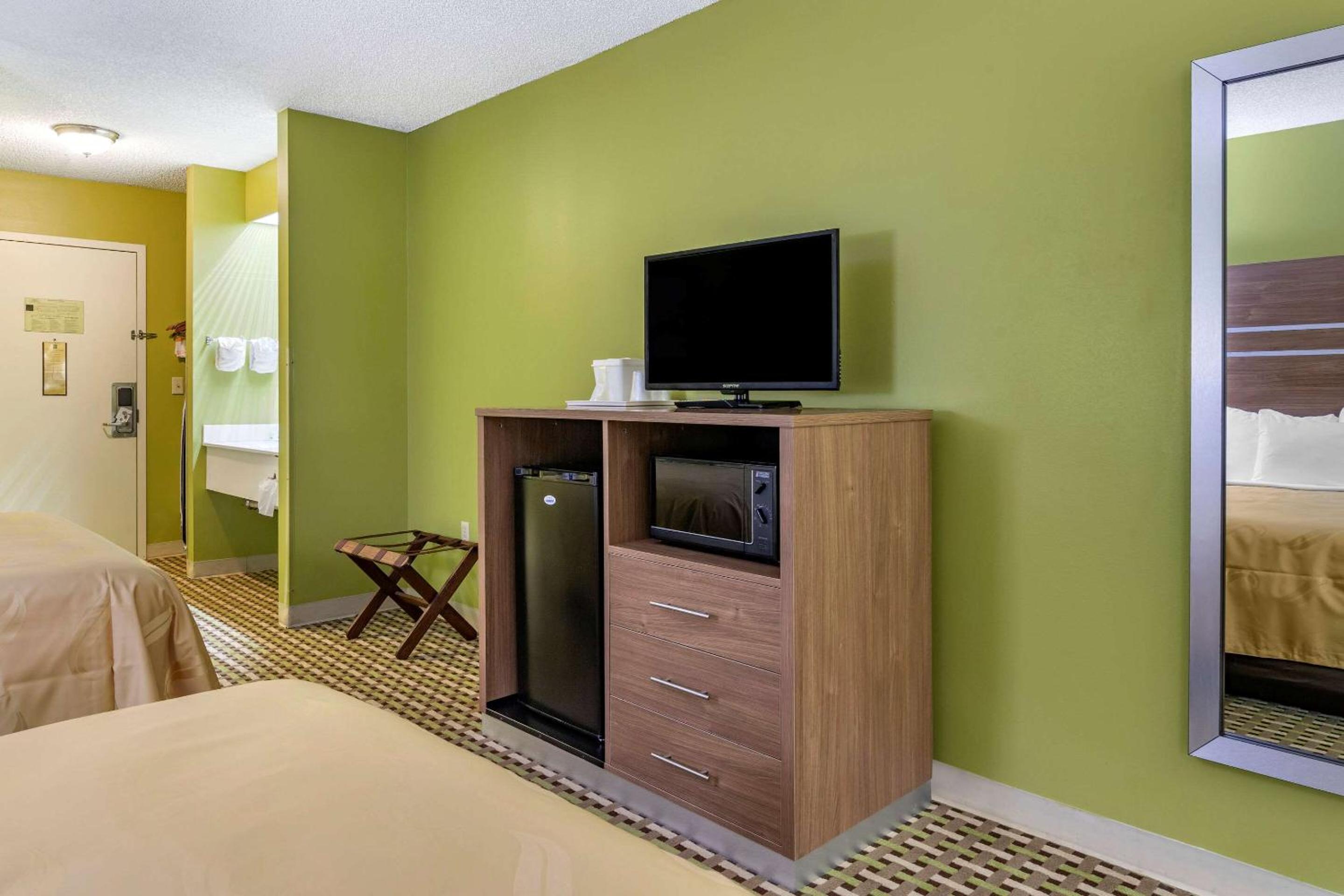 Double Room with Two Double Beds - Non-Smoking - Photo 2