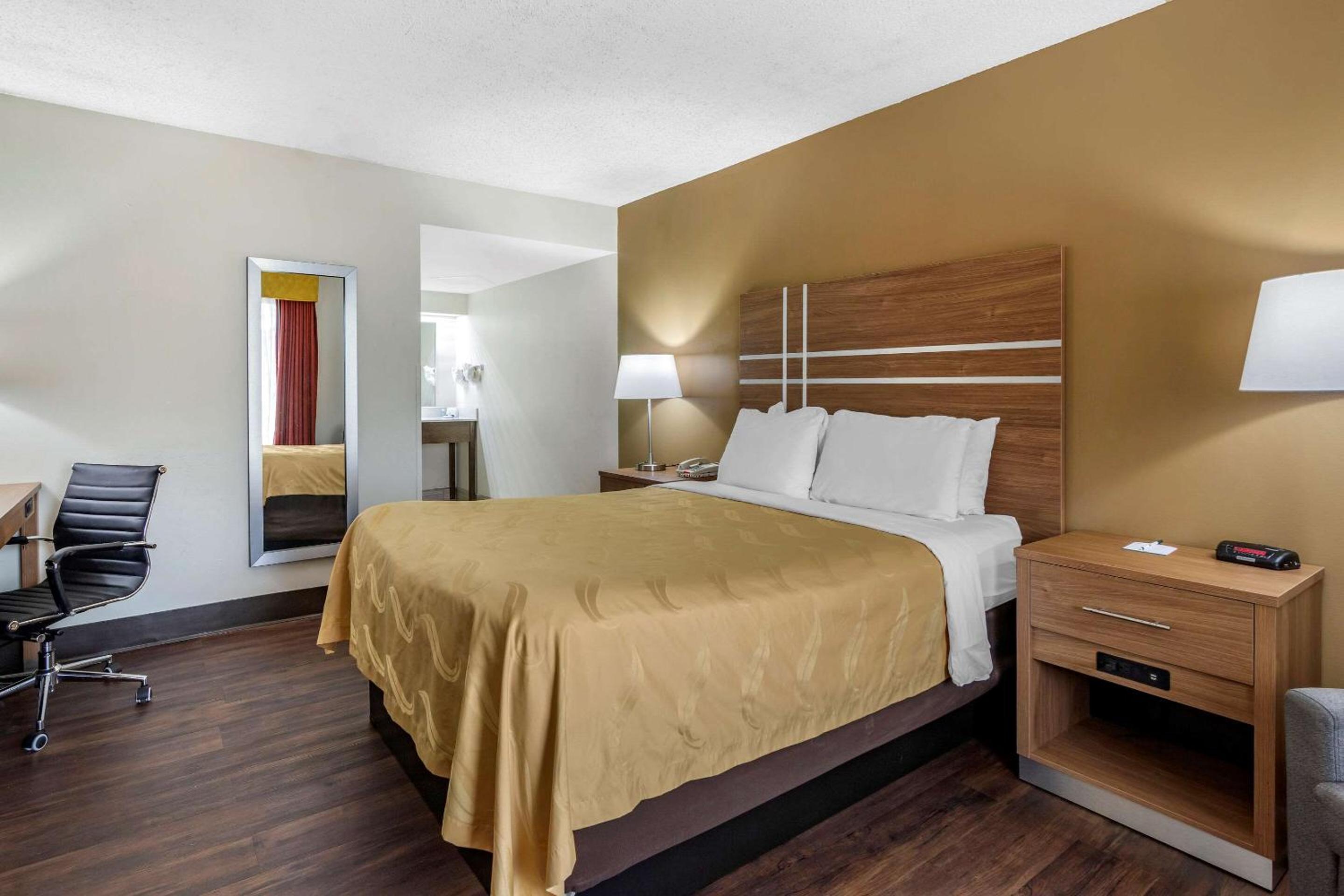 Queen Room - Accessible/Non-Smoking - Photo 1