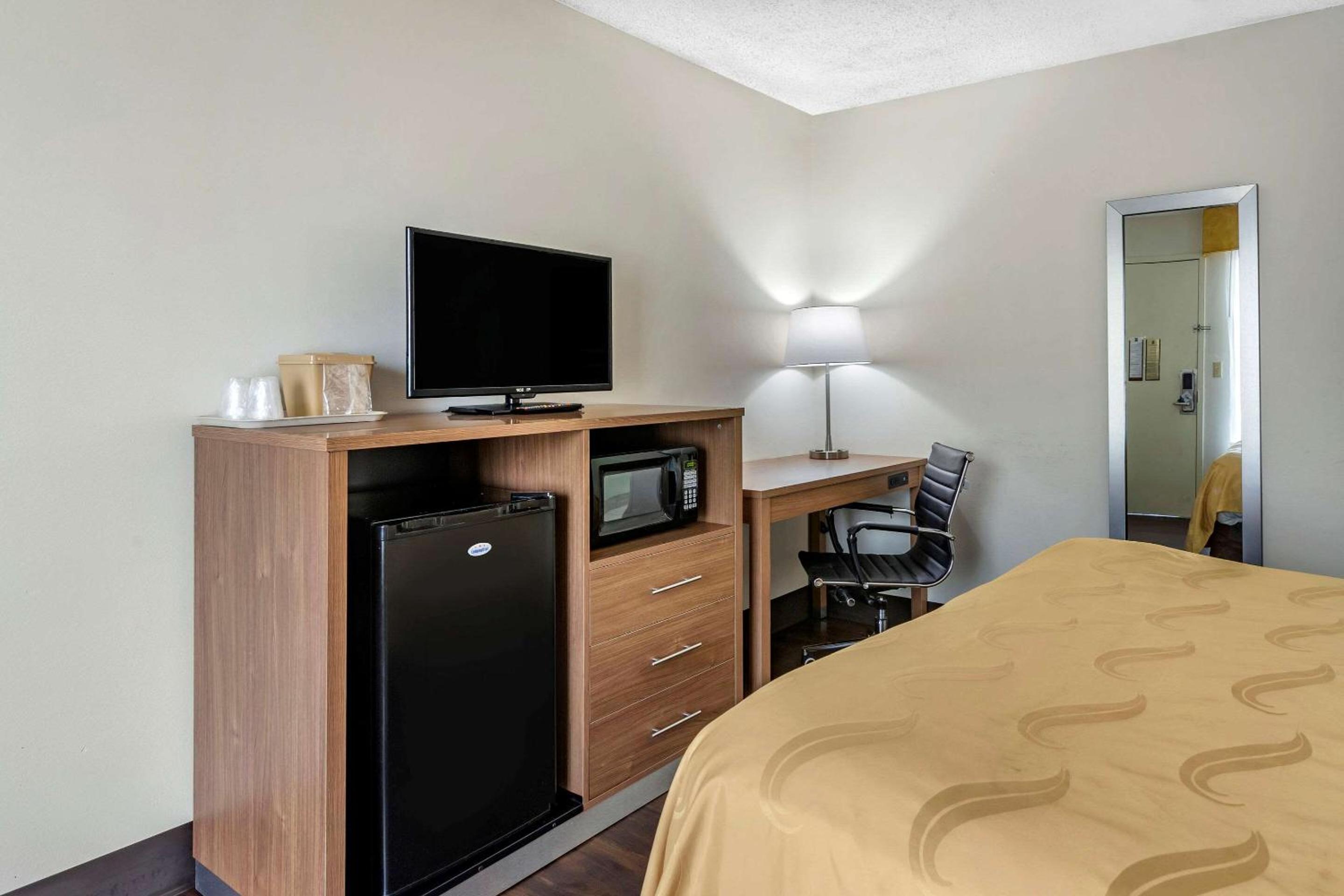 Queen Room - Accessible/Non-Smoking - Photo 5
