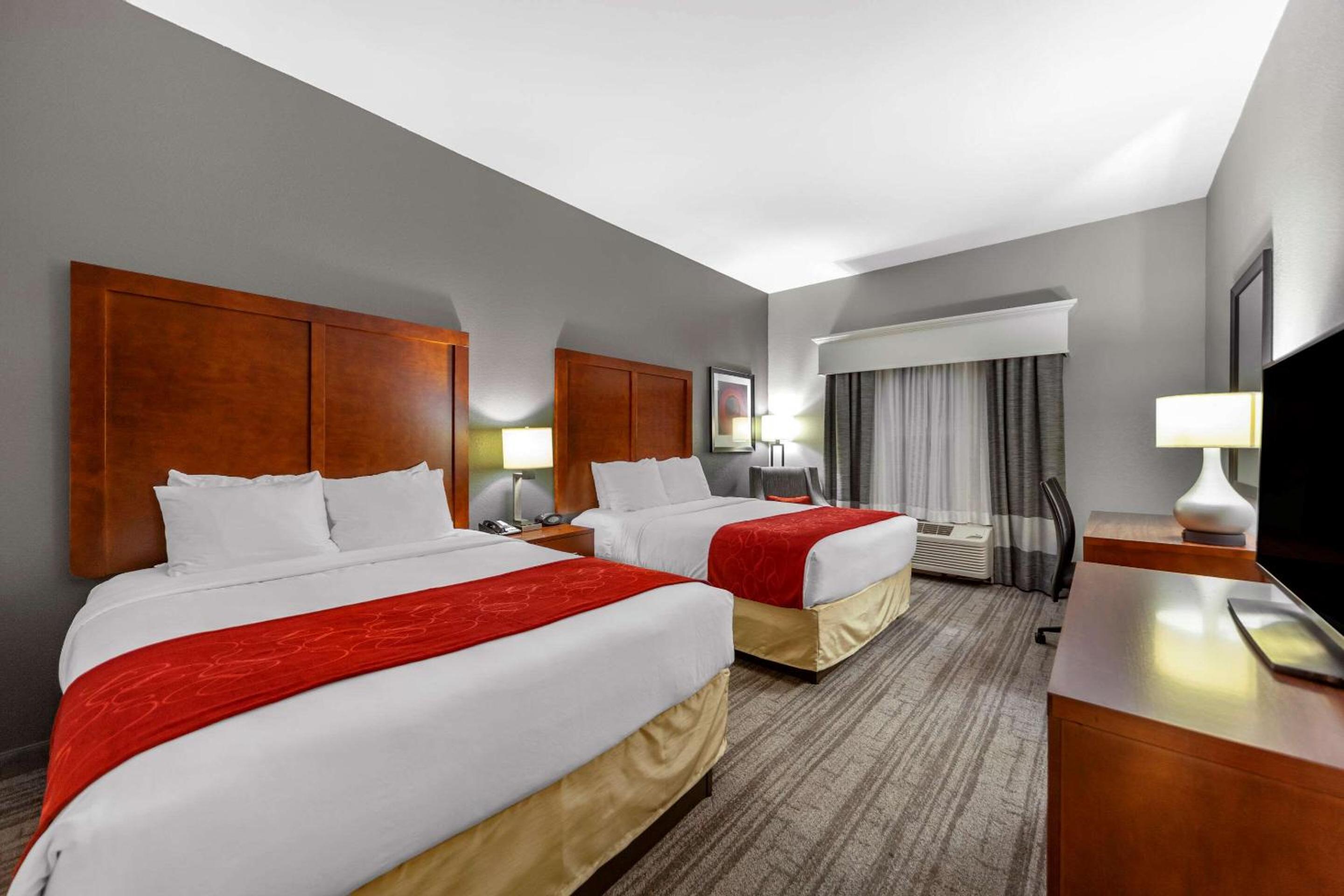 Queen Room with Two Queen Beds - Hearing Accessible Non-Smoking photo 1