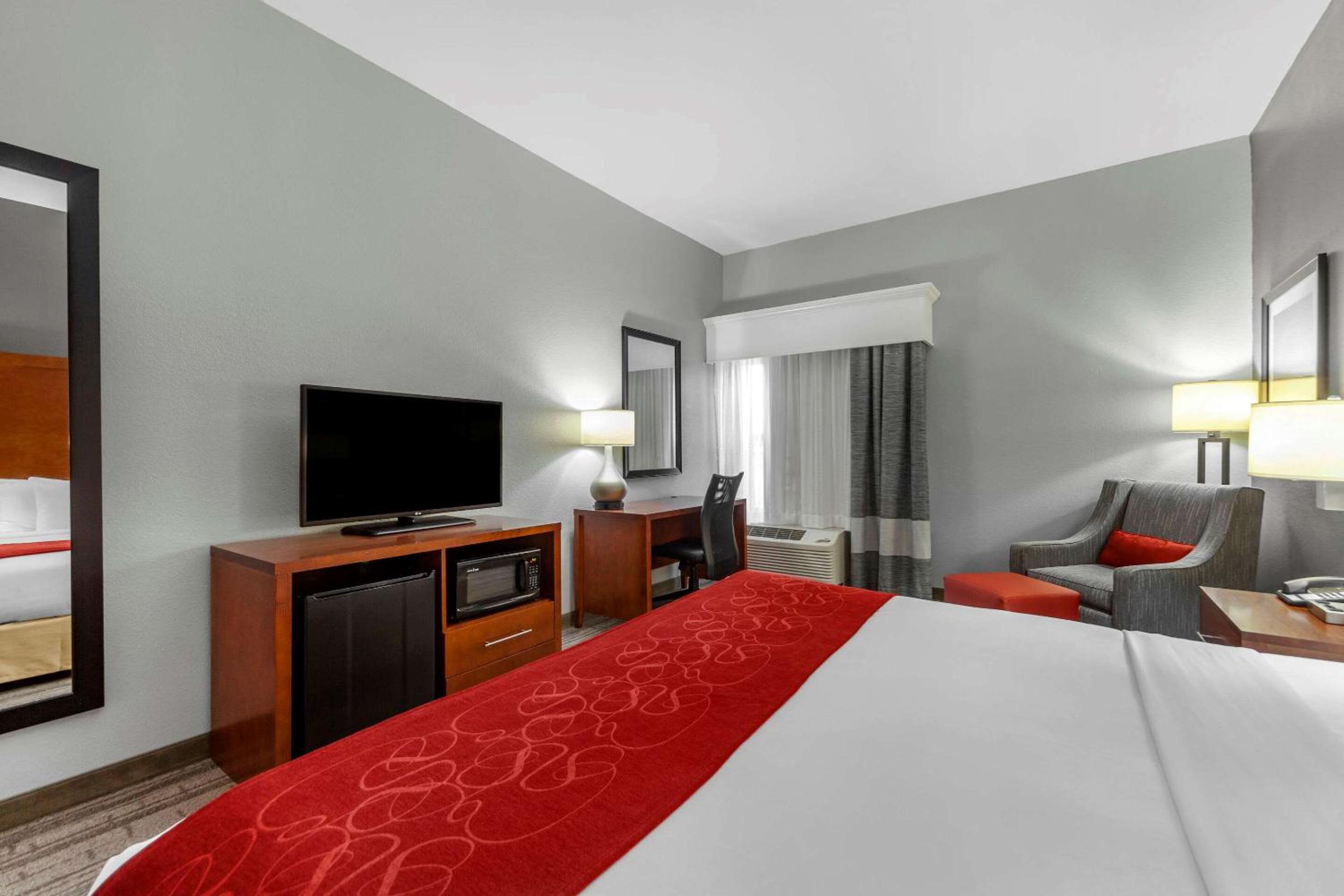 King Room - Accessible/Non-Smoking photo 2