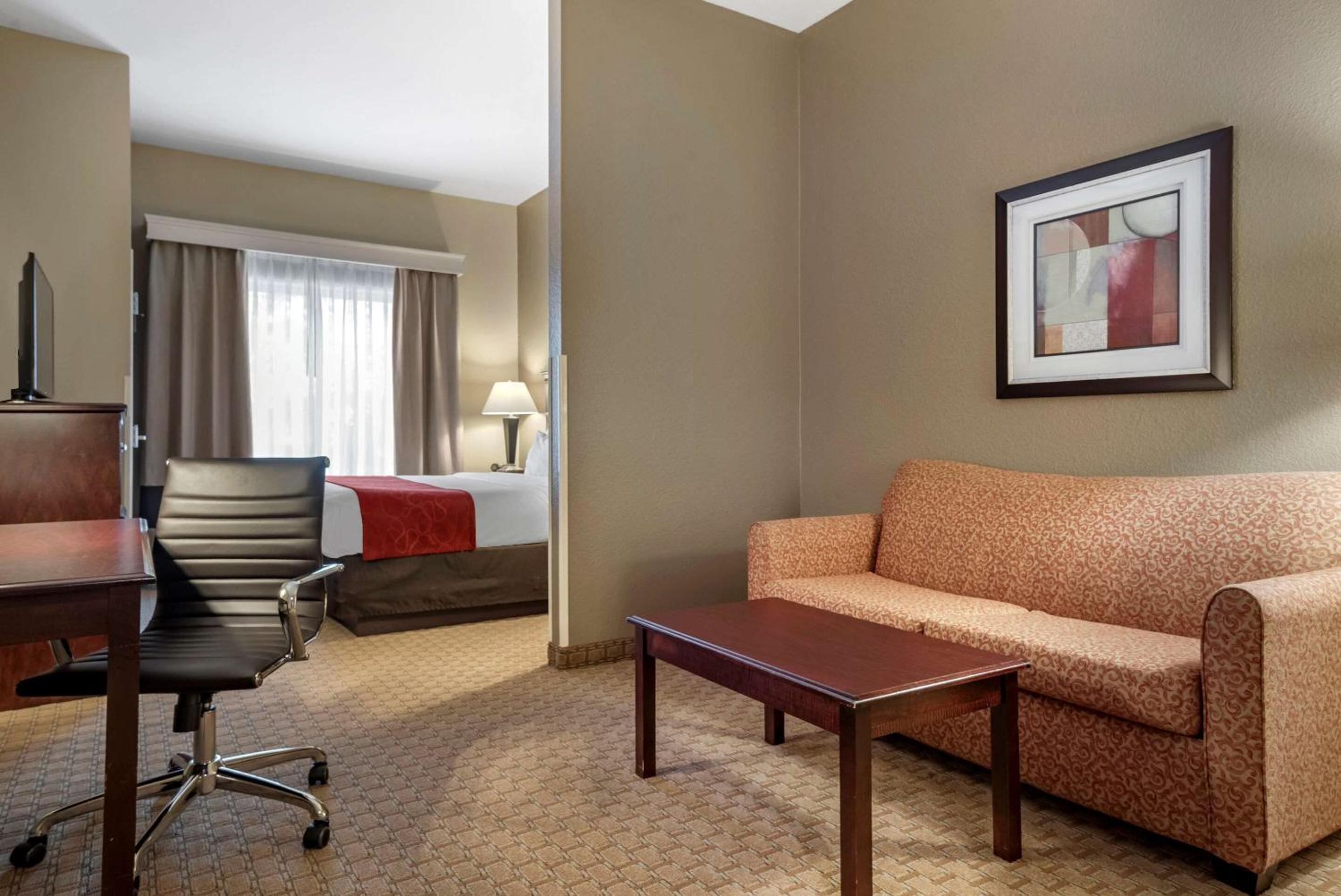 King Suite - Photo 3