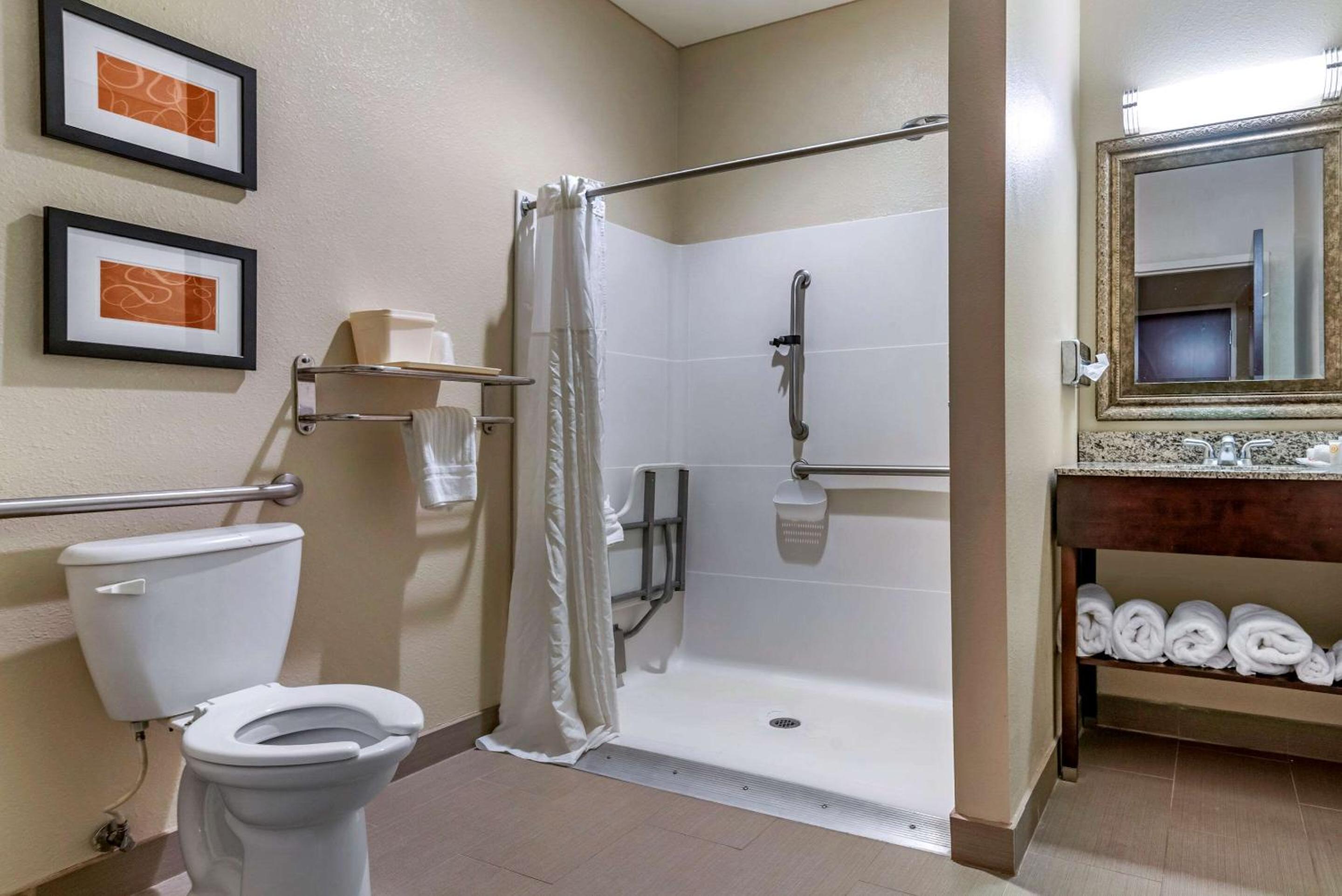 King Suite - Accessible/Non-Smoking - Photo 4