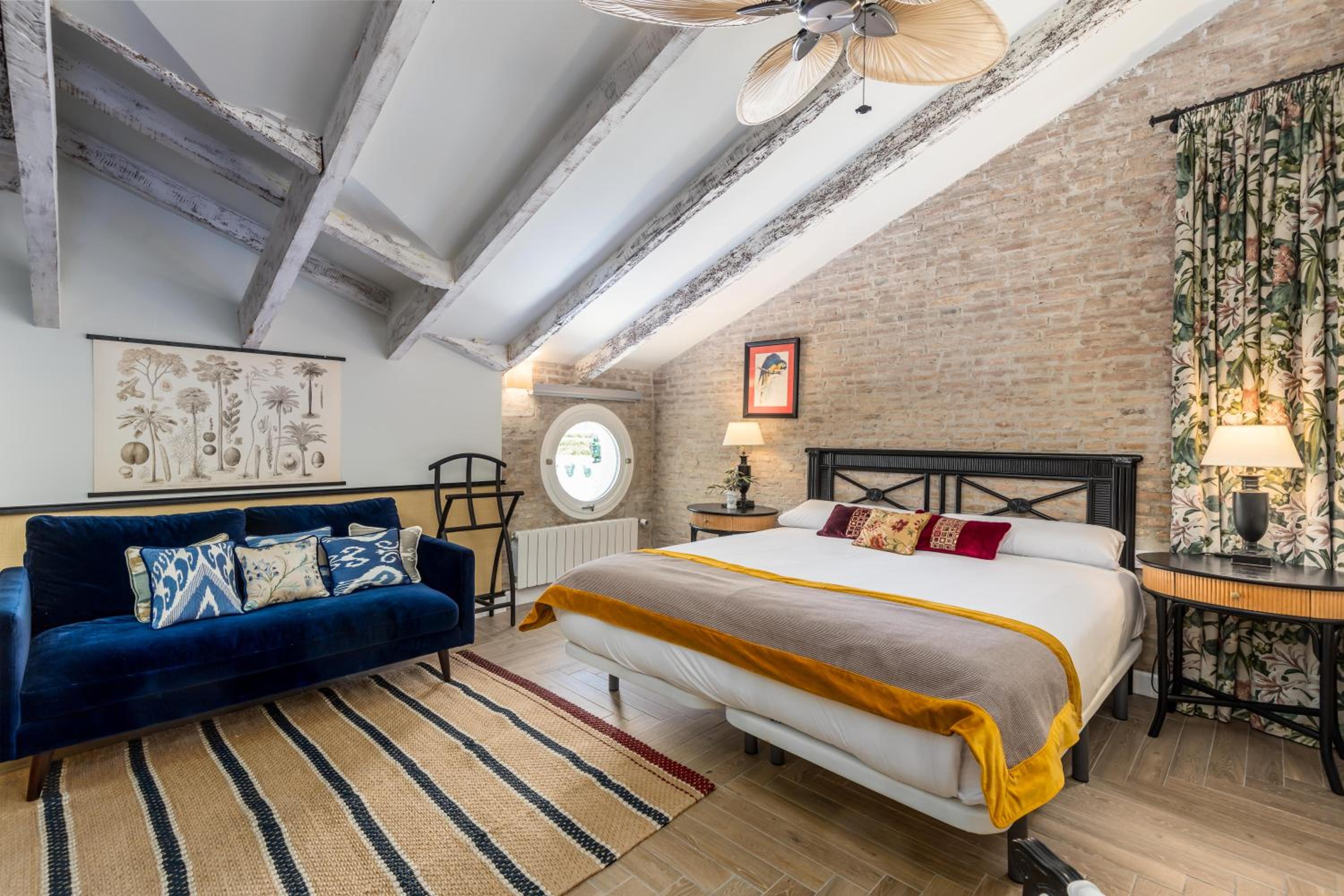 Deluxe Suite - Photo 2
