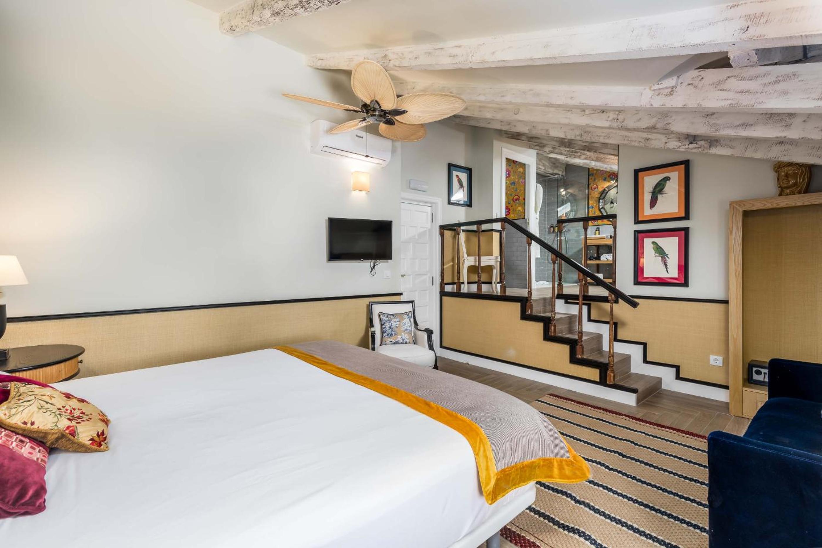 Deluxe Suite - Photo 1