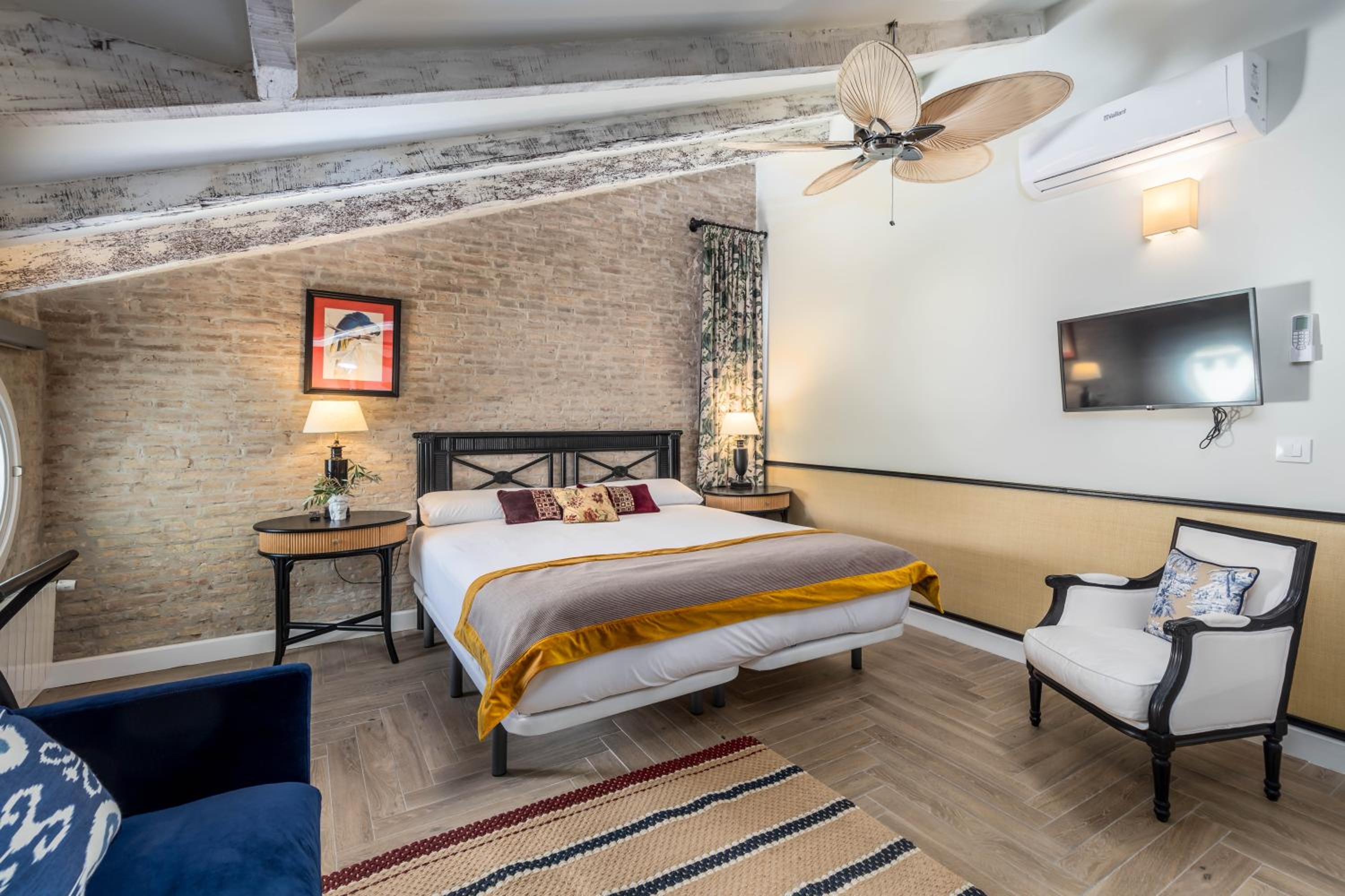Deluxe Suite - Photo 5