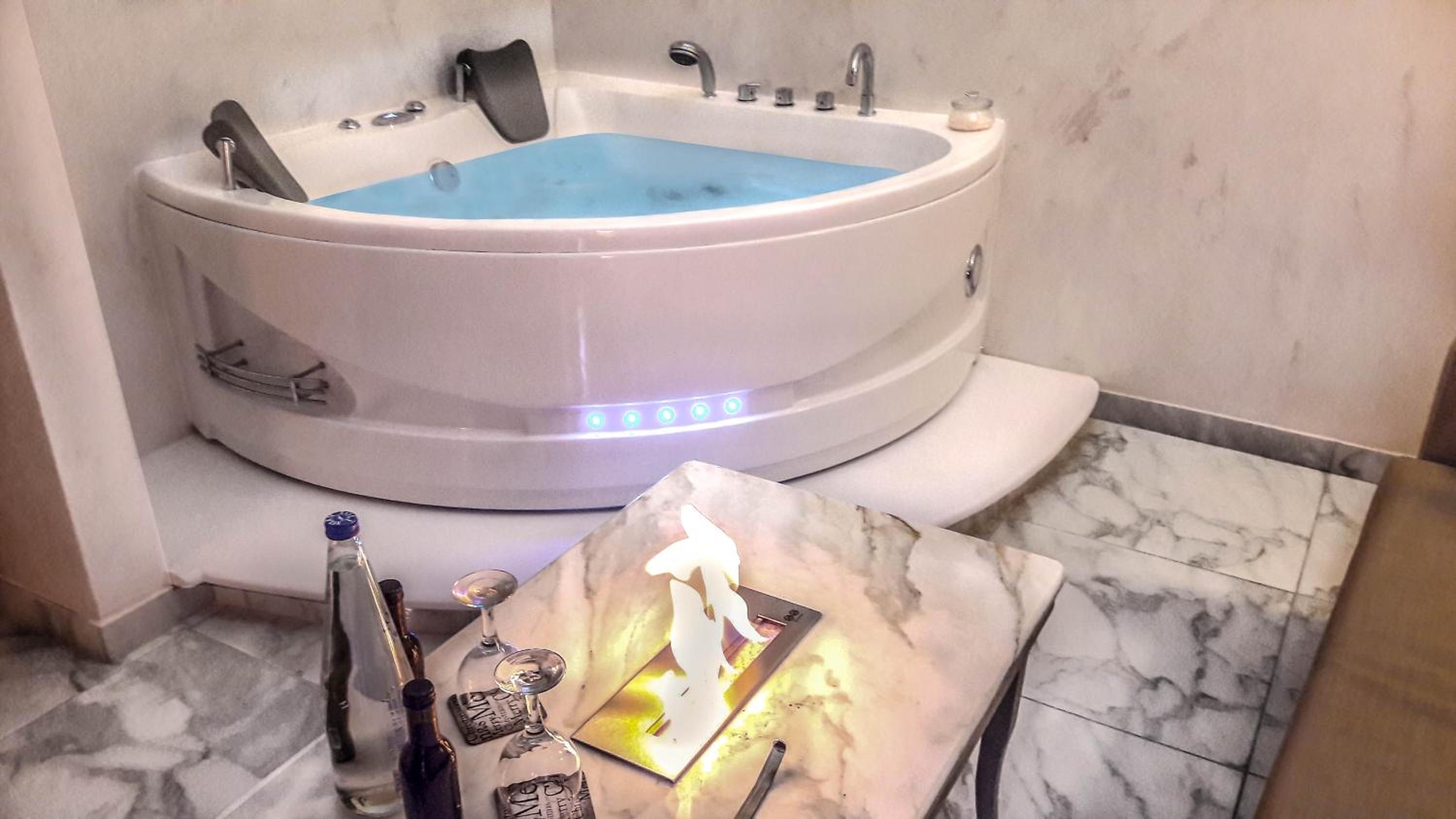 Aegean Spa Split-Level Suite with Rooftop Jetted Tub & Sauna – Sea View - Photo 6