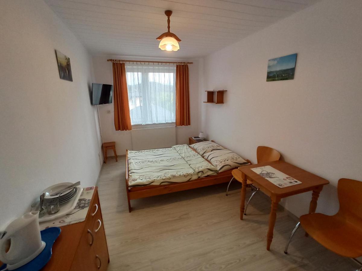 Double Room with Shared Bathroom photo 2