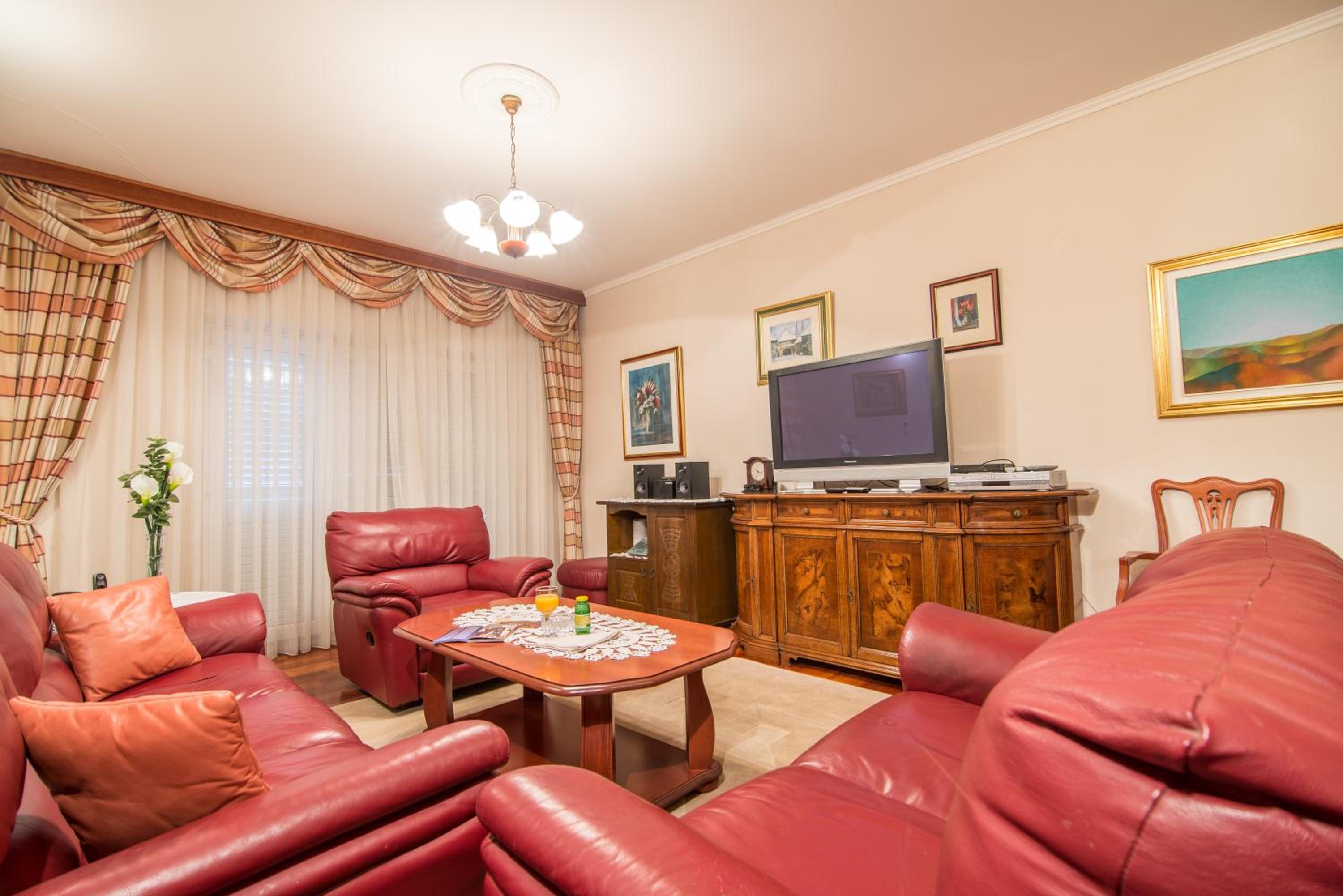 Deluxe Two-Bedroom Apartment with Terrace (6 Adults)