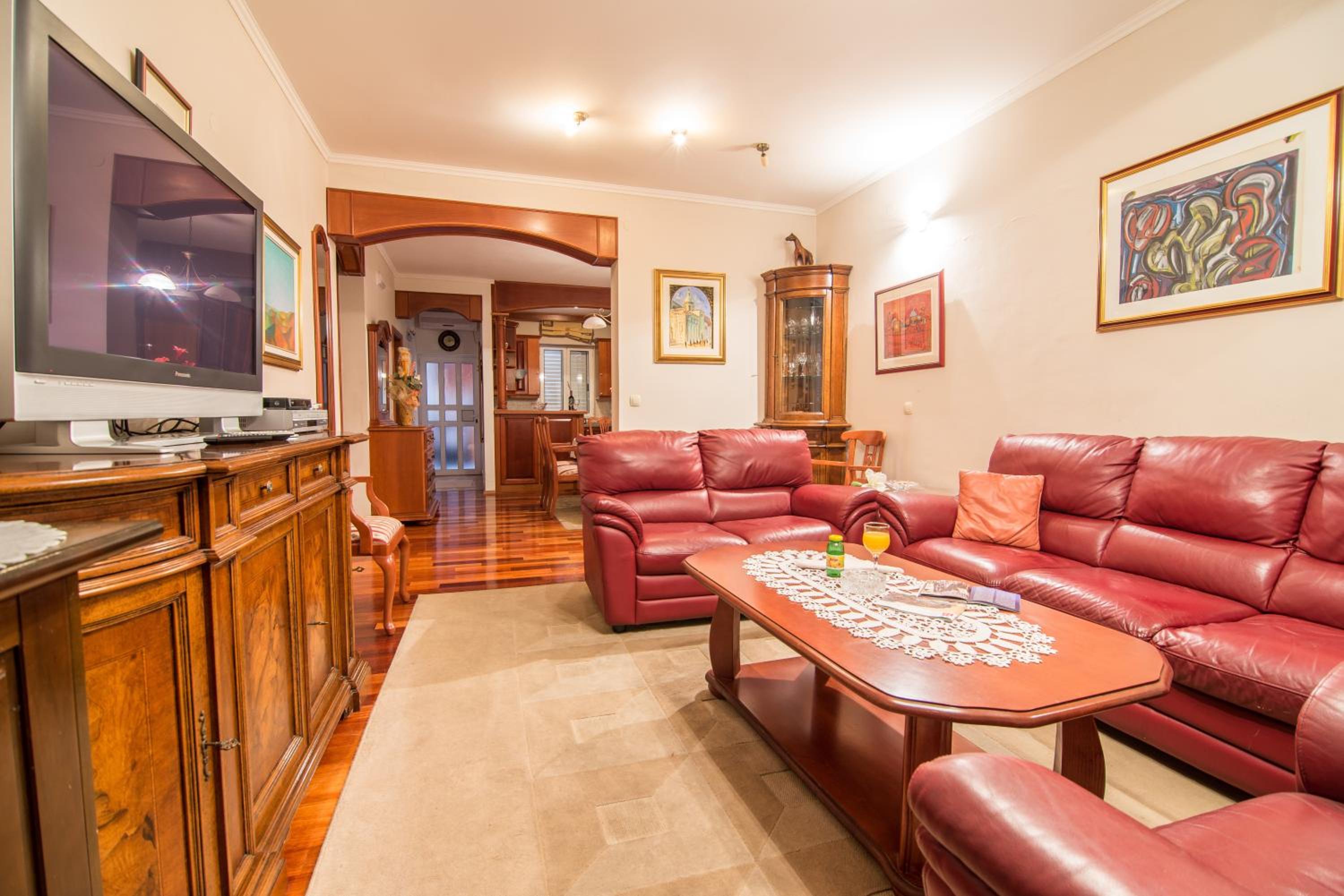 Deluxe Two-Bedroom Apartment with Terrace (6 Adults)