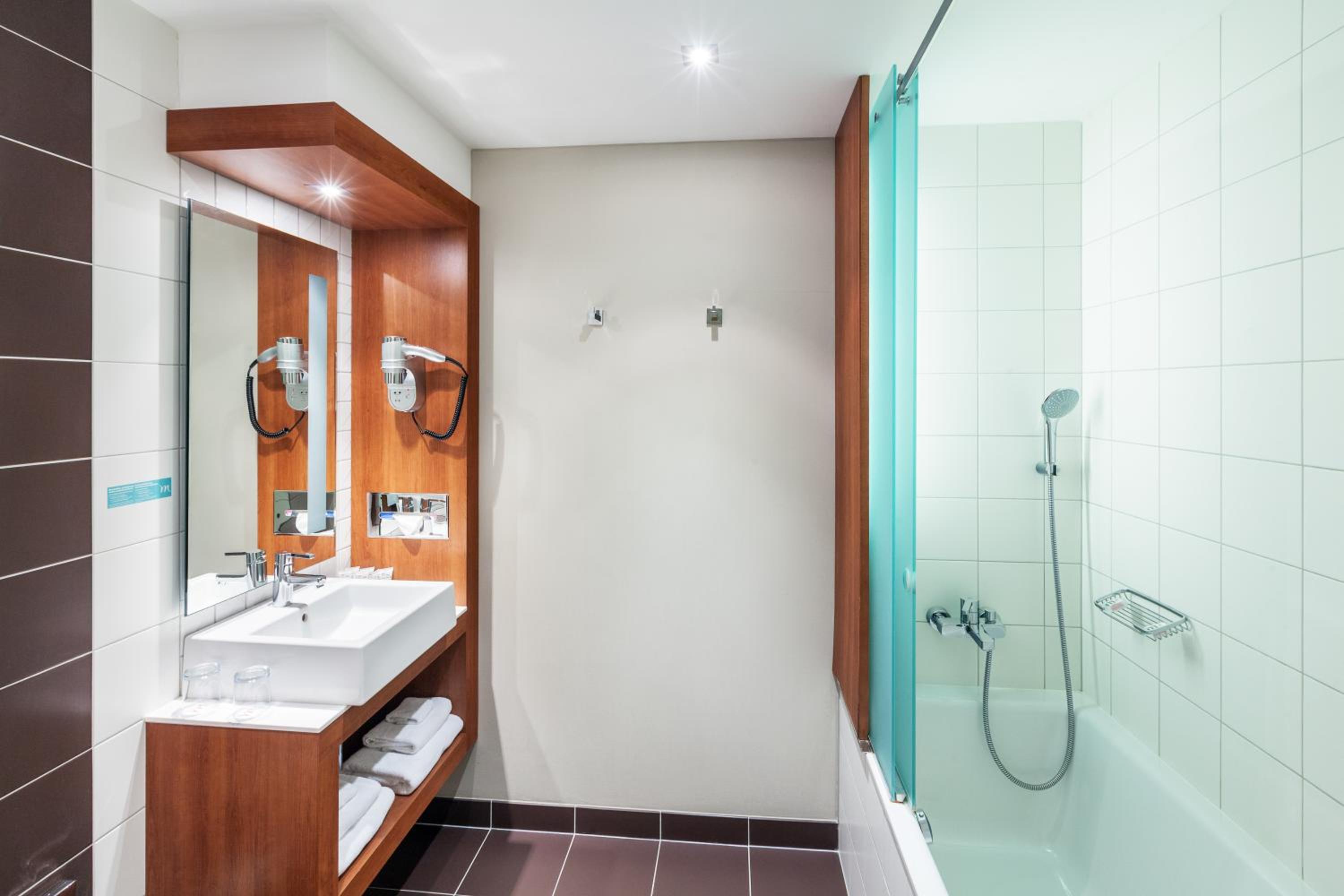 Privilege Suite with Double Bed and Sofa - Photo 5