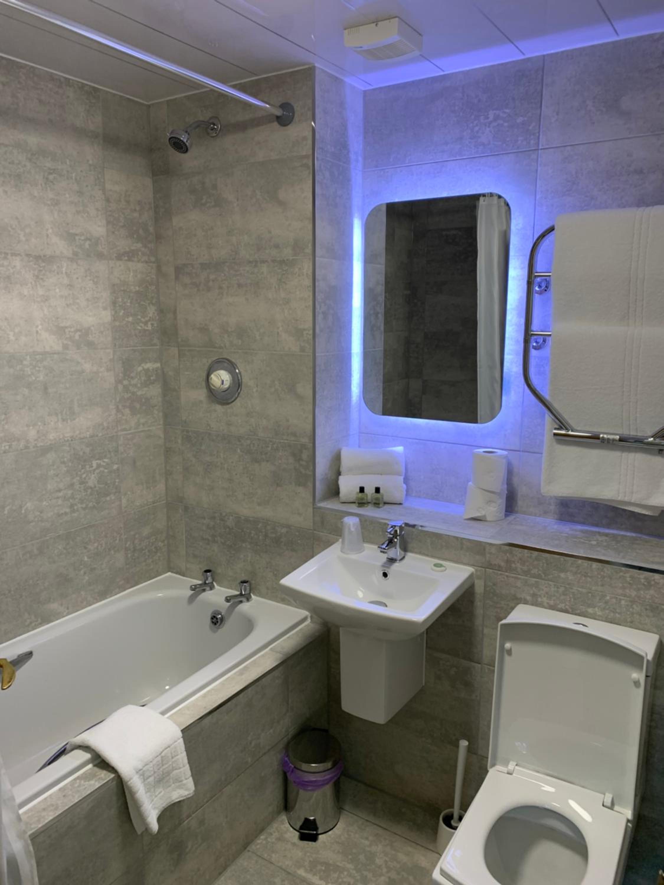 Double or Twin Room photo 3