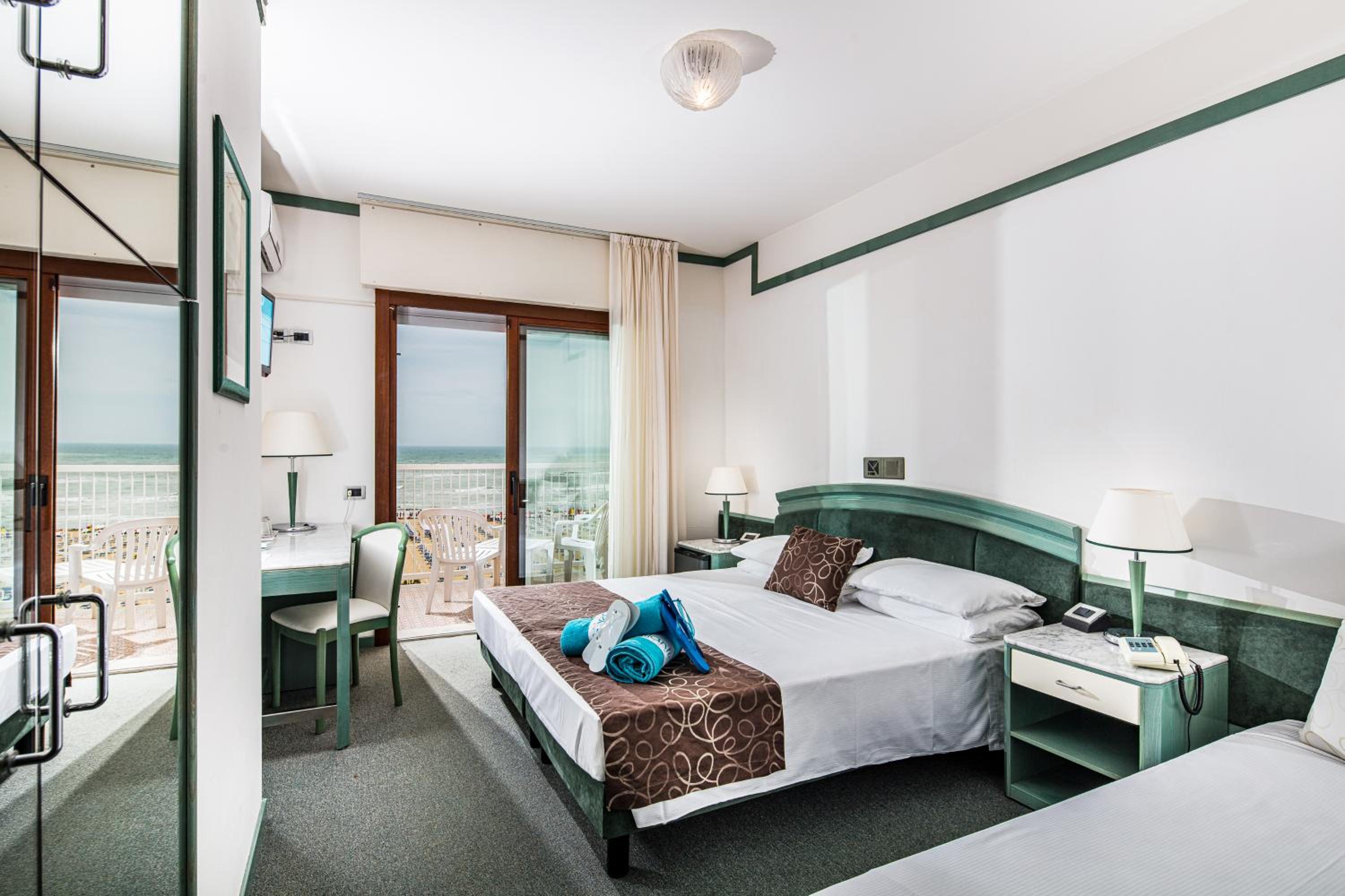 Standard Triple Room with Sea View photo 1