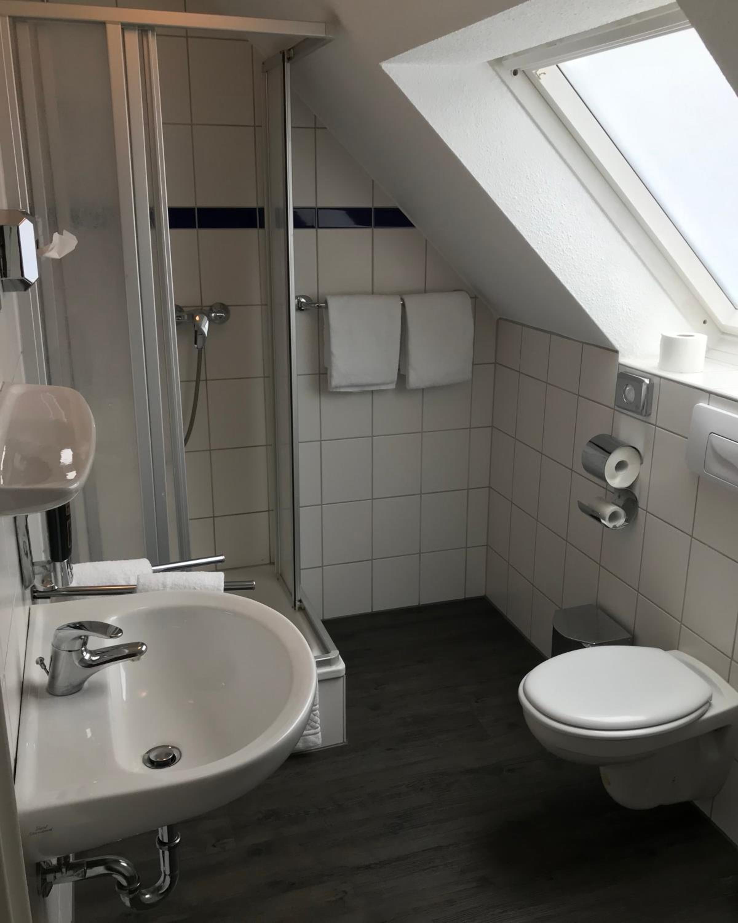 Single Room with Private Bathroom photo 2