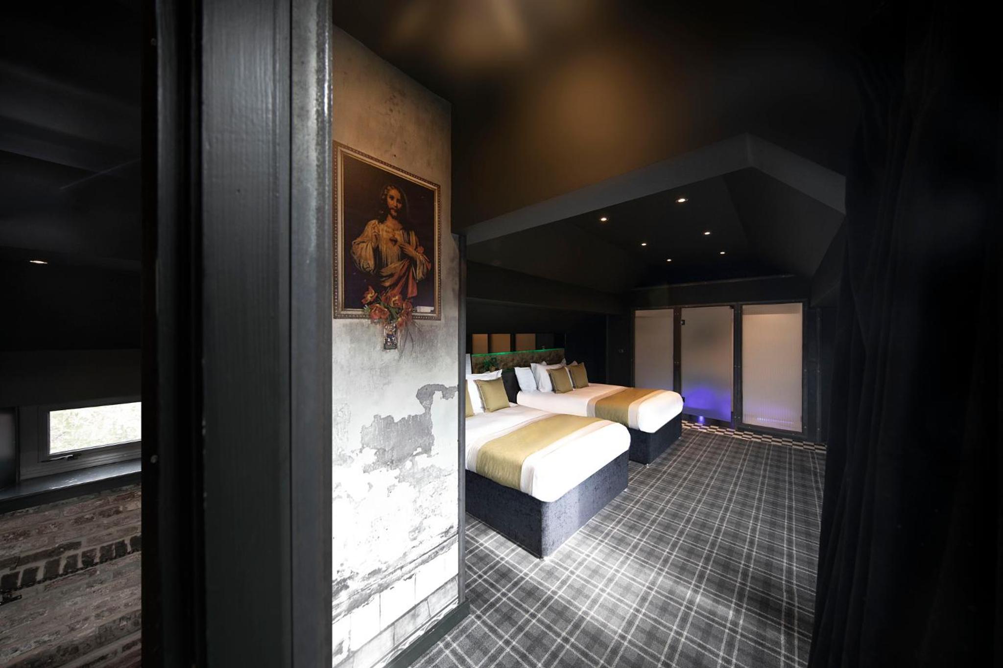 Deluxe Quadrouple Room with Balcony - Photo 2