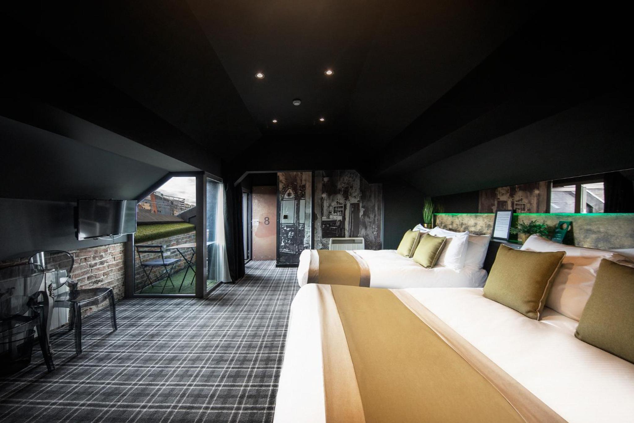Deluxe Quadrouple Room with Balcony - Photo 1