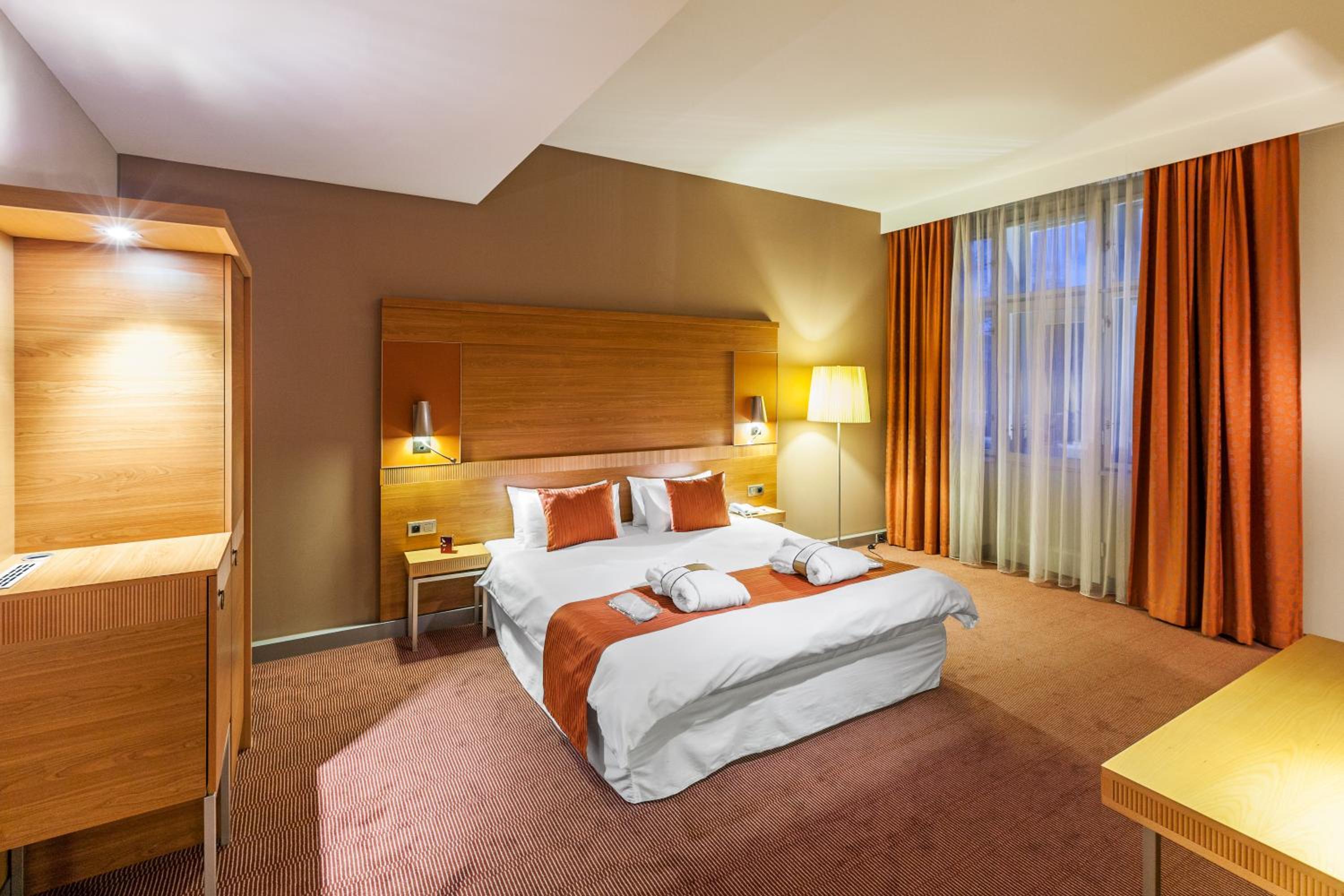 Standard Room with Double Bed - Photo 4