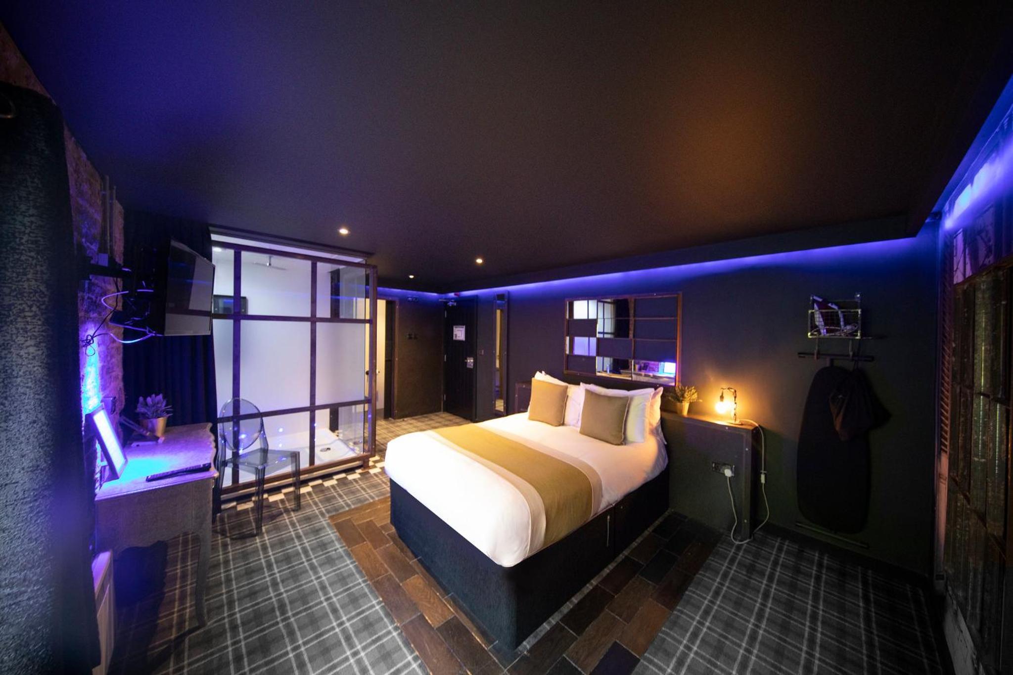 Deluxe Double Room with Street View - Photo 1