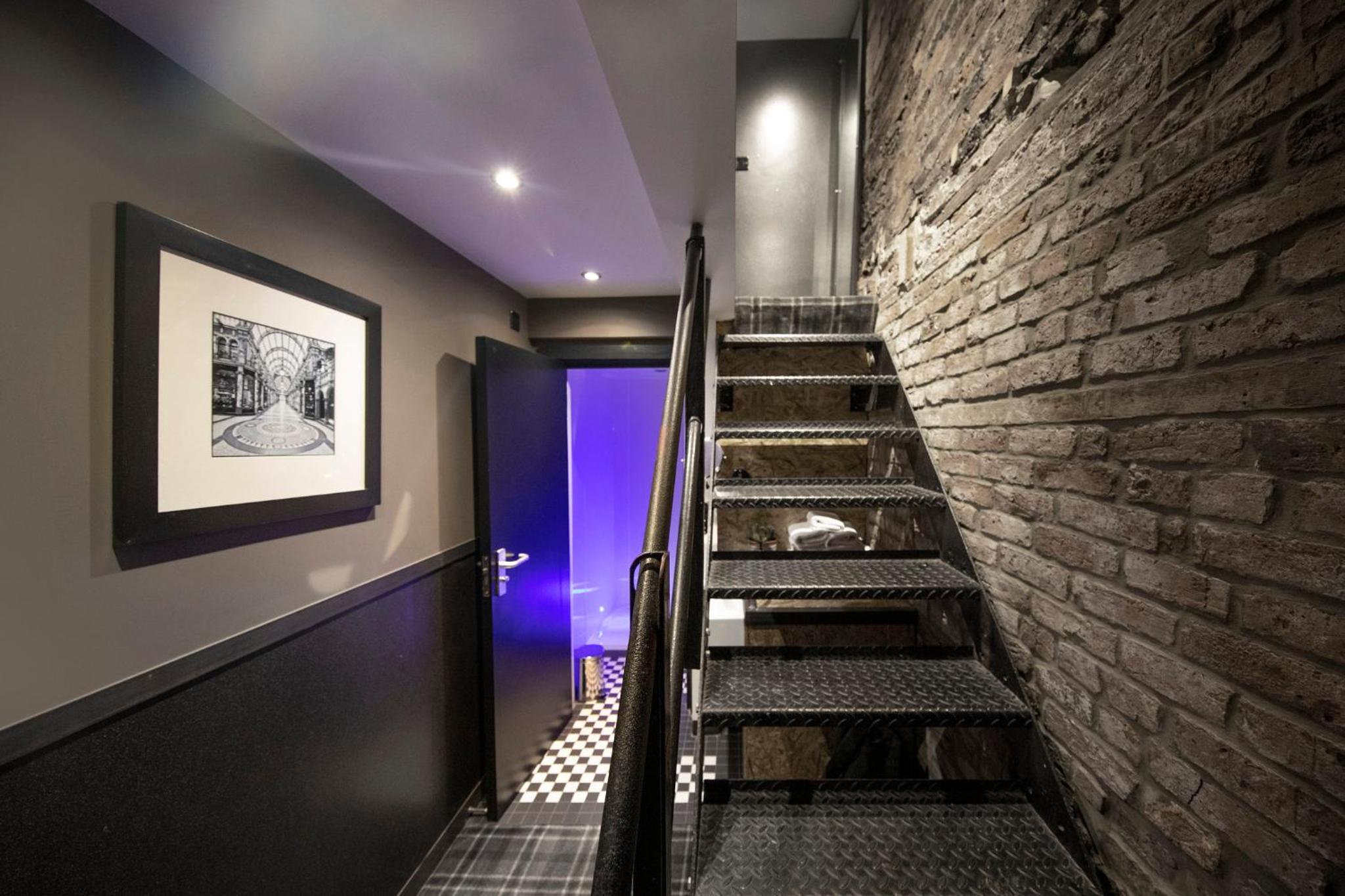 Double Room with Balcony - Photo 3