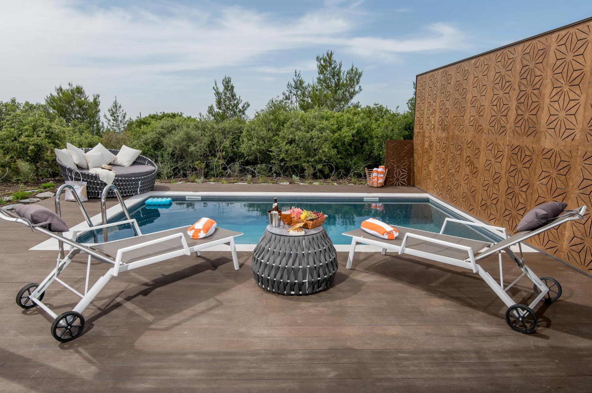 King Suite with Pool View