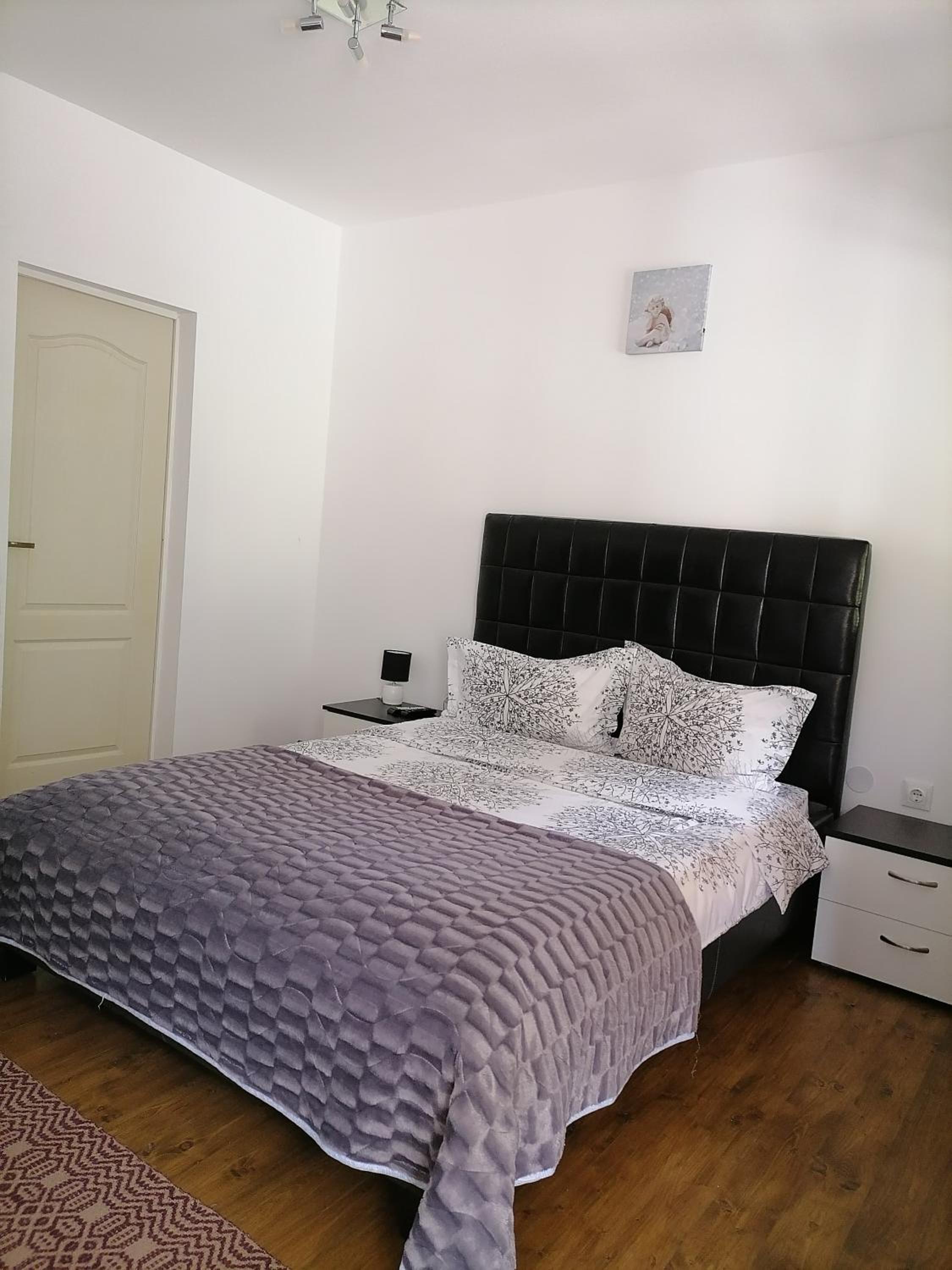 Double Room with Private Bathroom - Photo 1