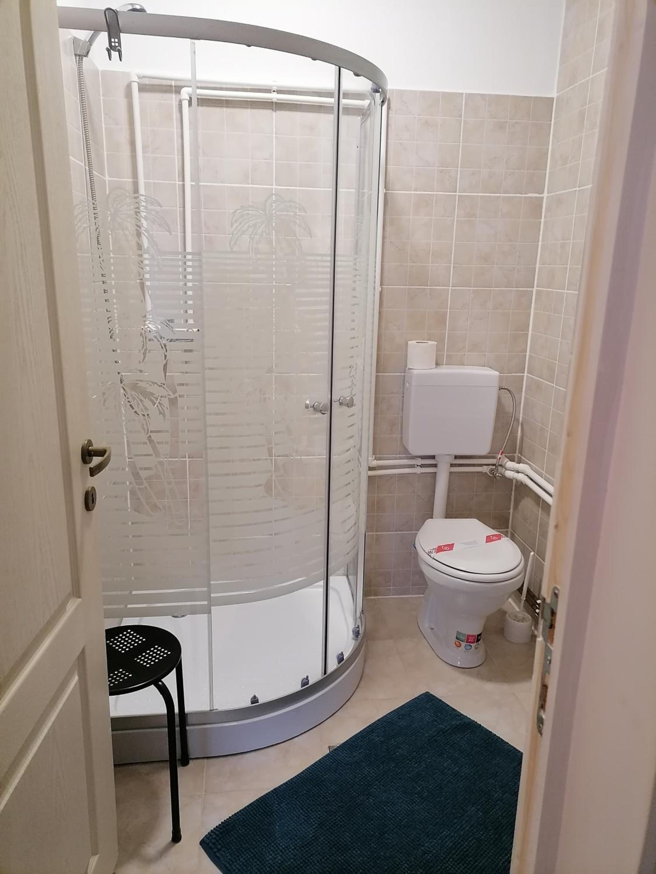 Double Room with Private Bathroom - Photo 7