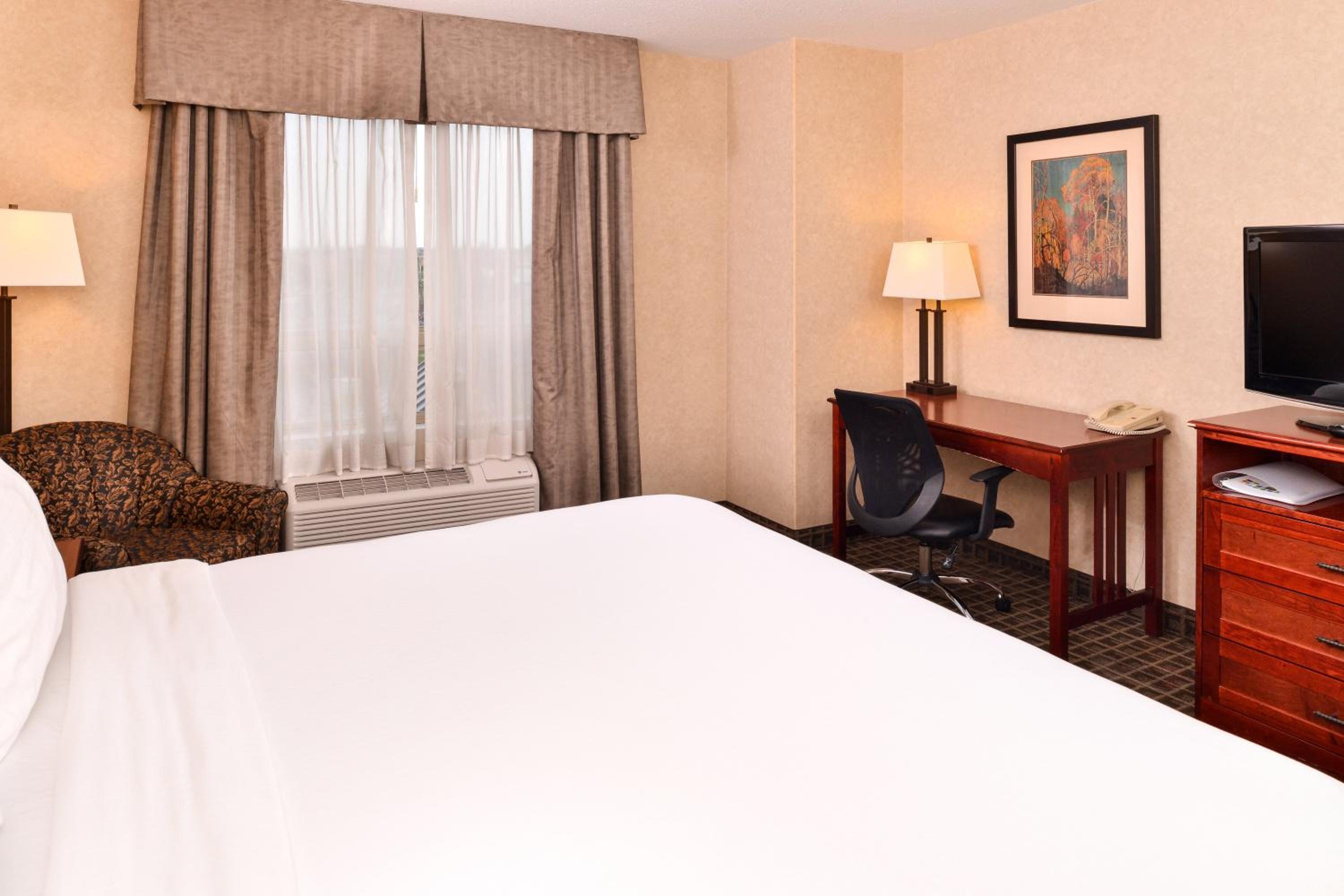 Standard King Room - Photo 2
