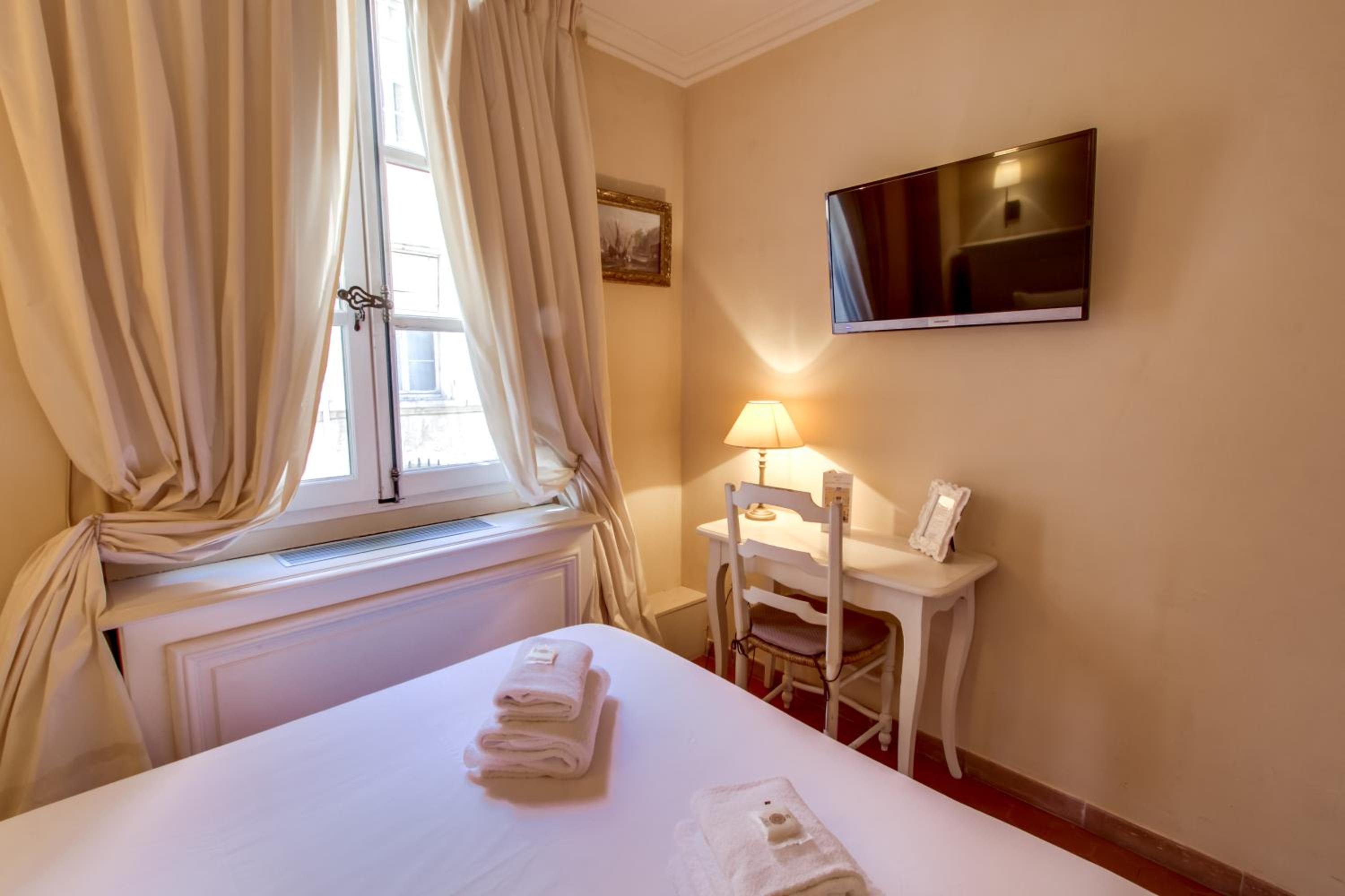 Double Room Vasarely (first floor) photo 3