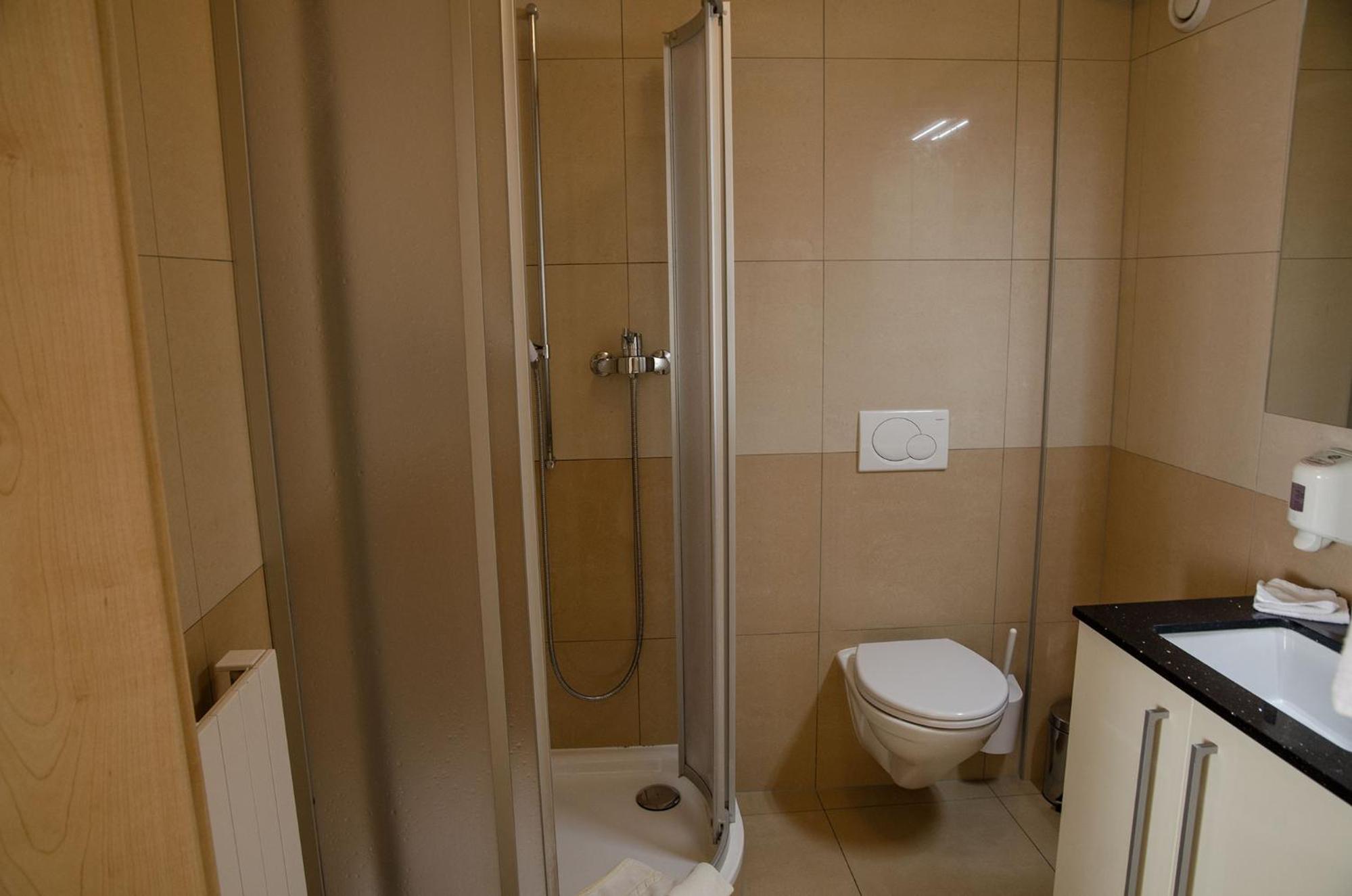 Double Room - Photo 6