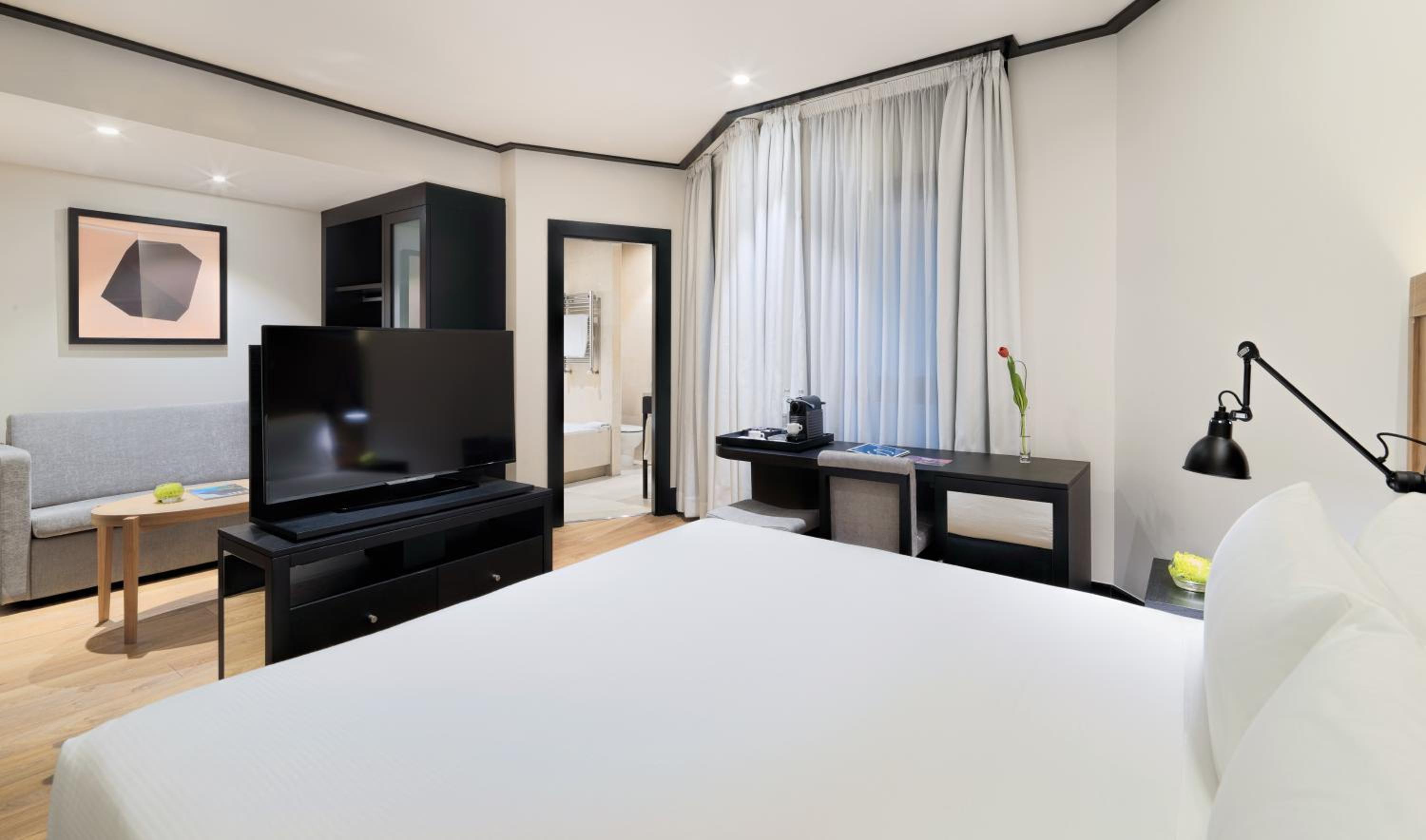 Deluxe Room (2 Adults + 1 Child) thumbnail 5