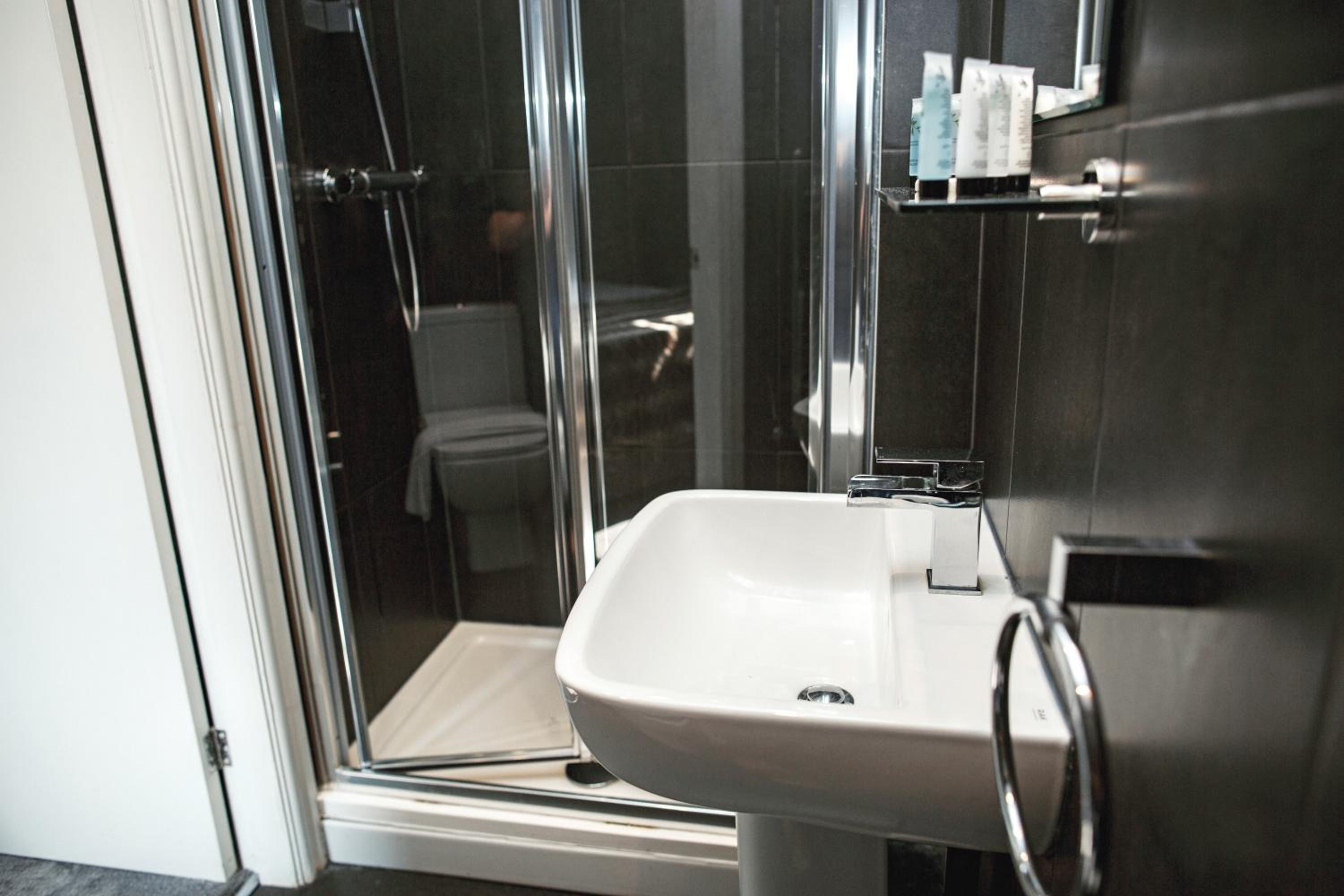 Standard Double or Twin Room photo 3
