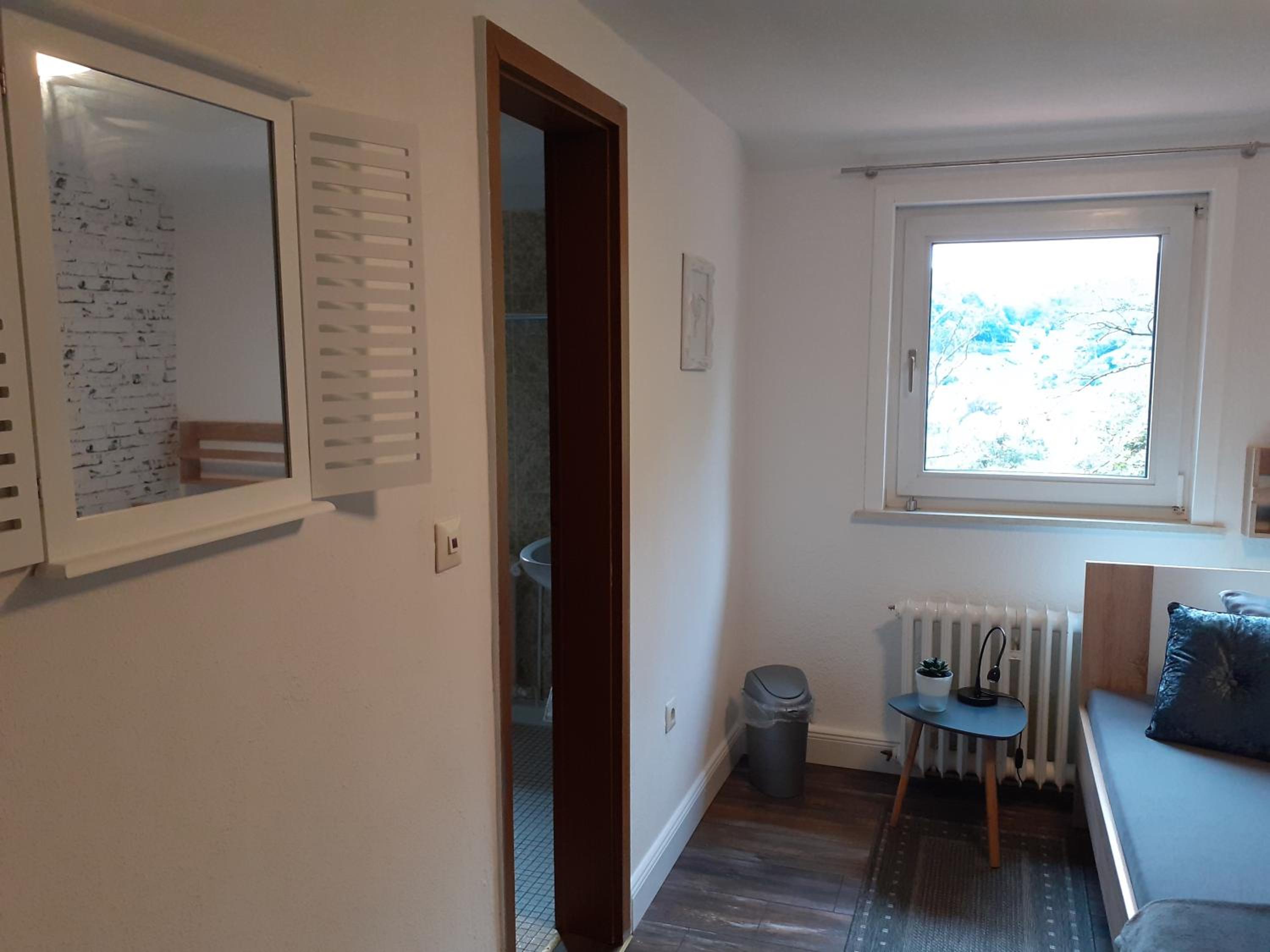 Single Room with Bath photo 2