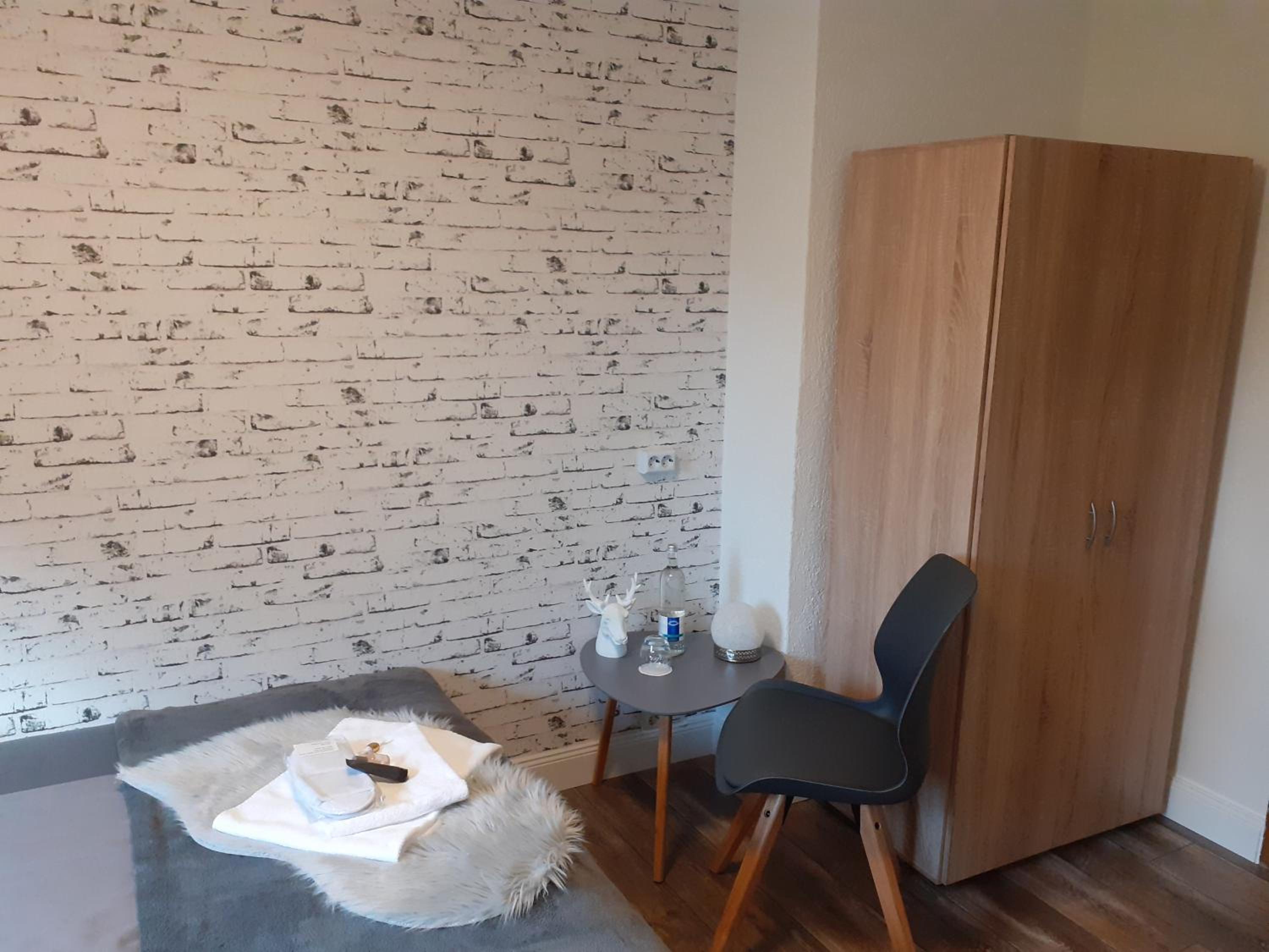 Single Room with Bath photo 3