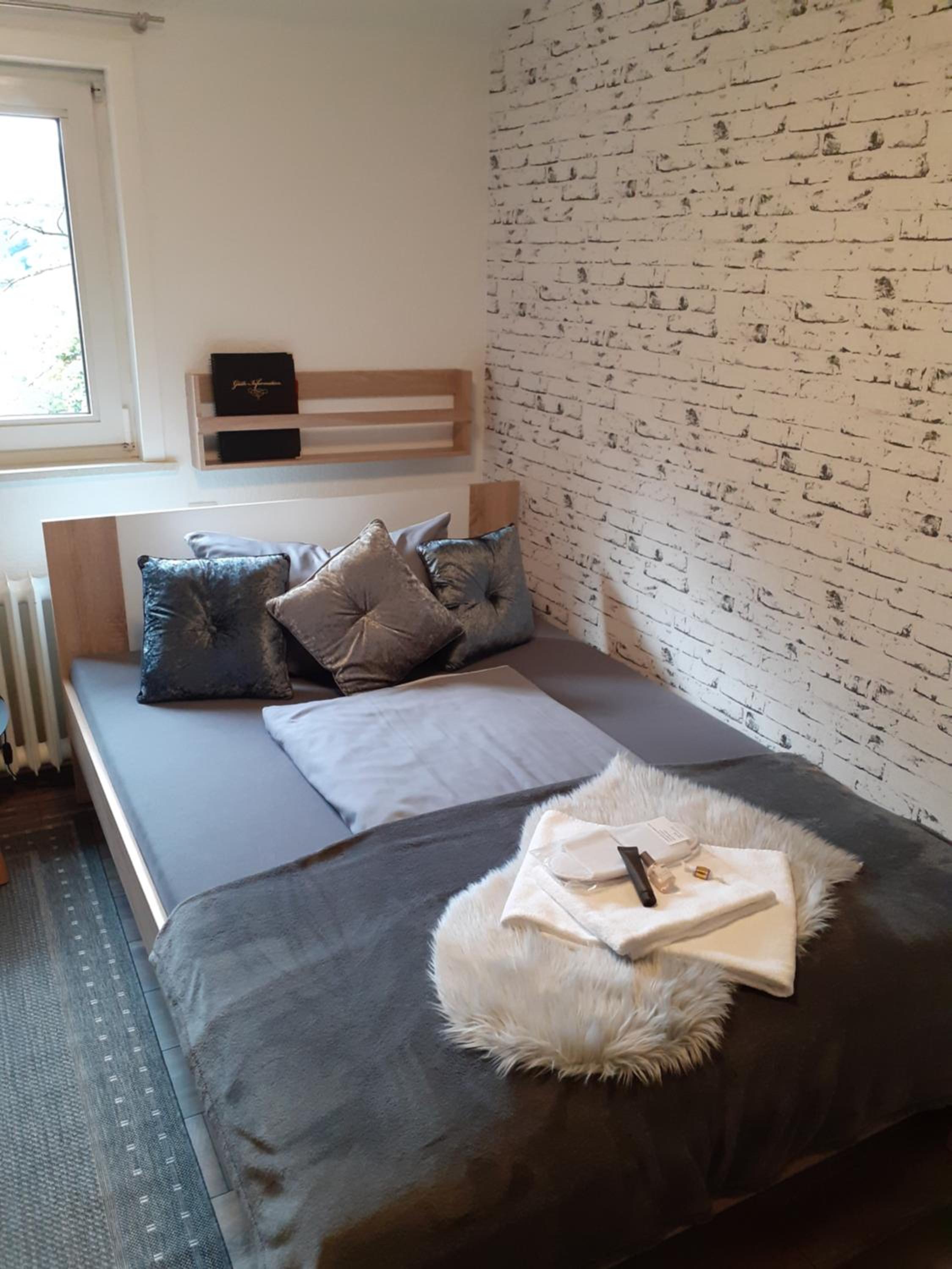 Single Room with Bath photo 1