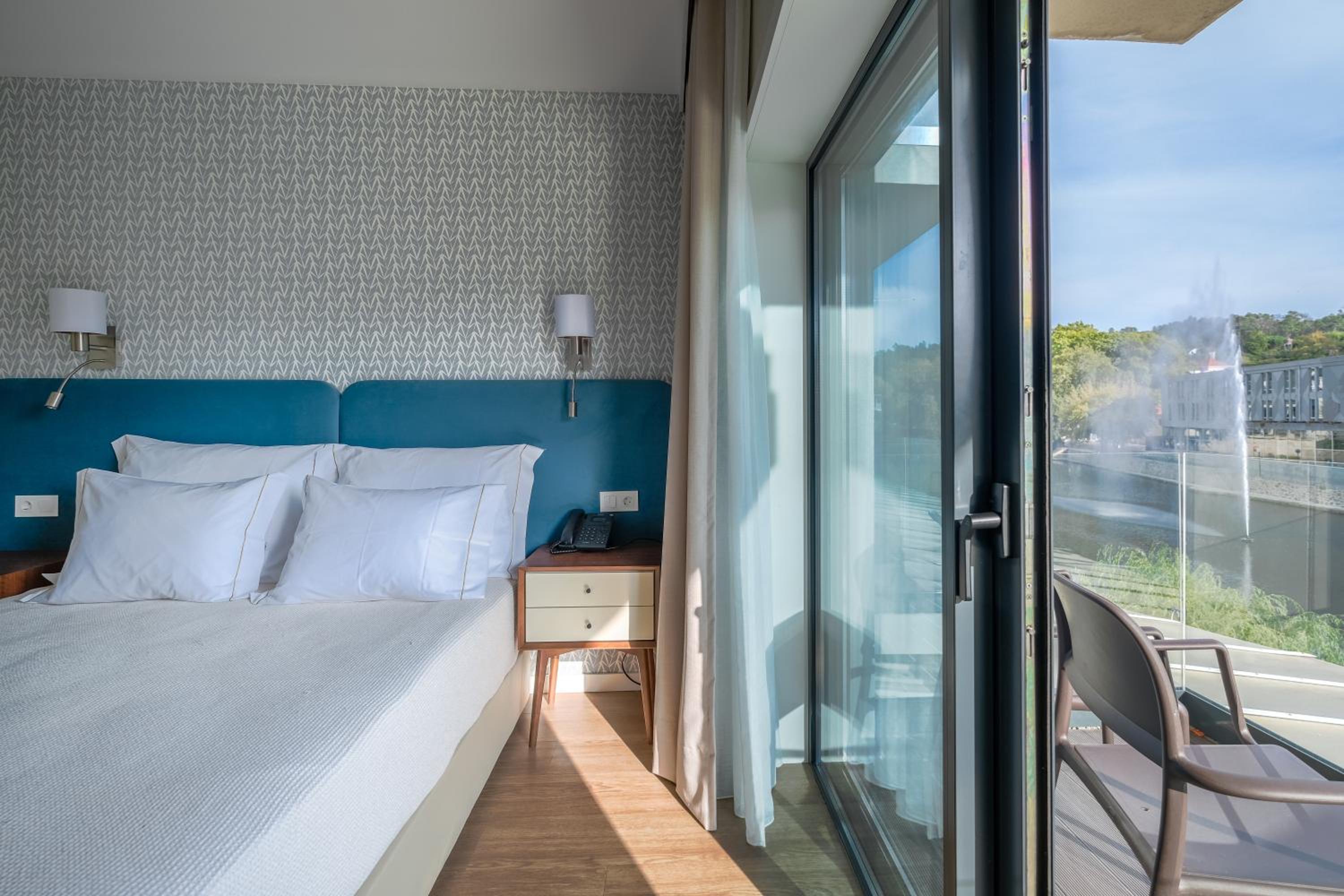 Deluxe Double or Twin Room with River View - Photo 7