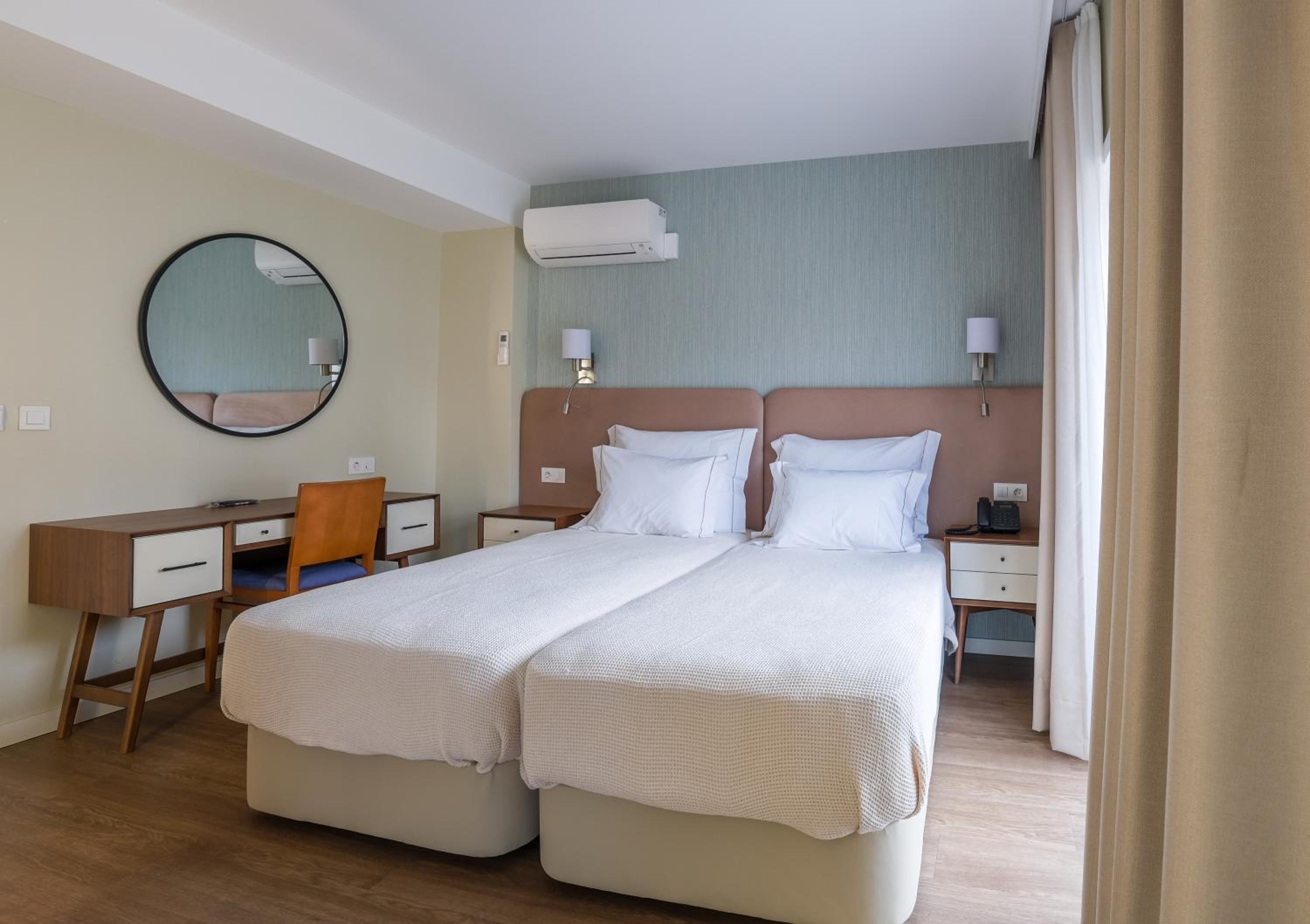 Double or Twin Room with Mountain View - Photo 6