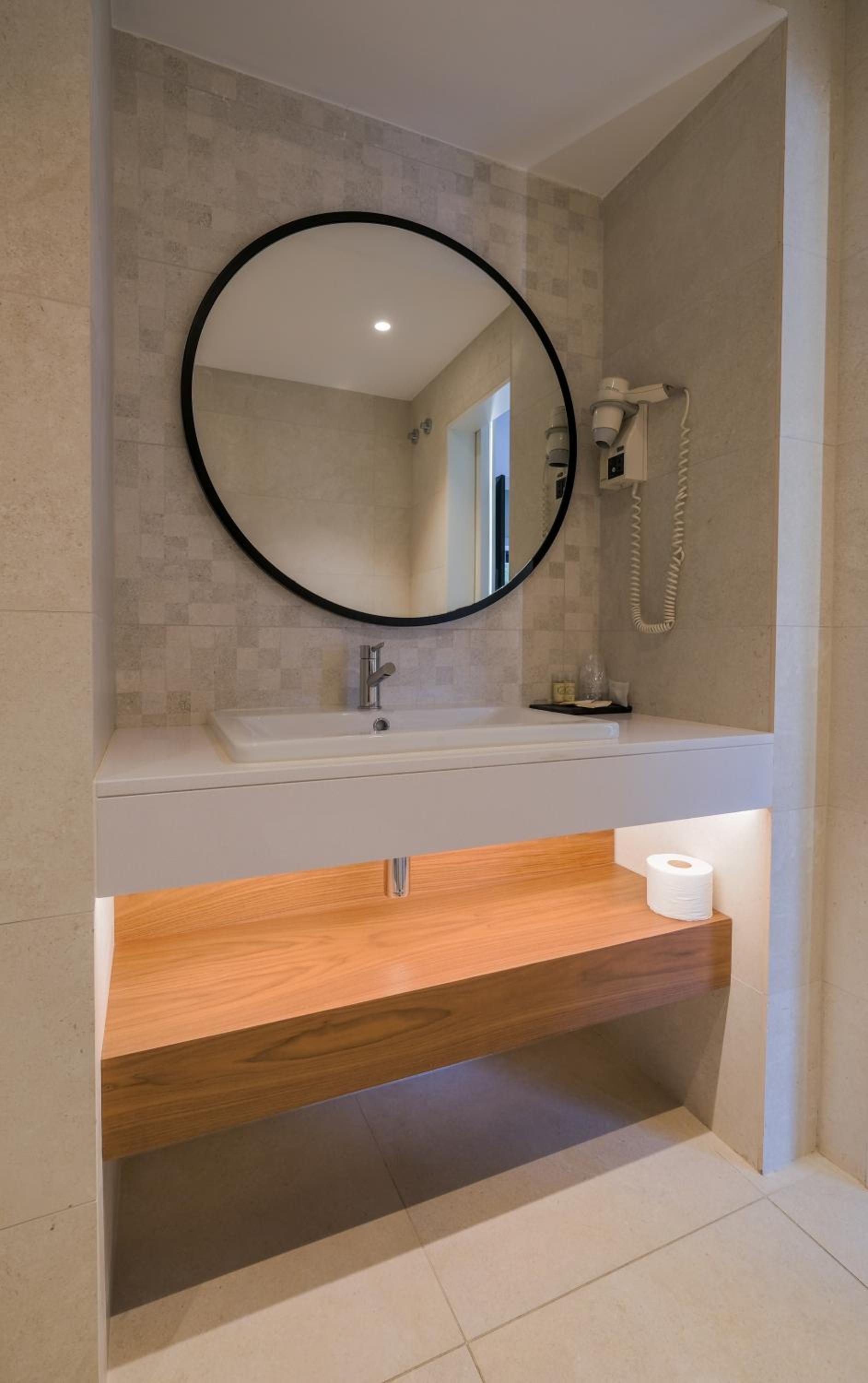 Double or Twin Room with Mountain View - Photo 7