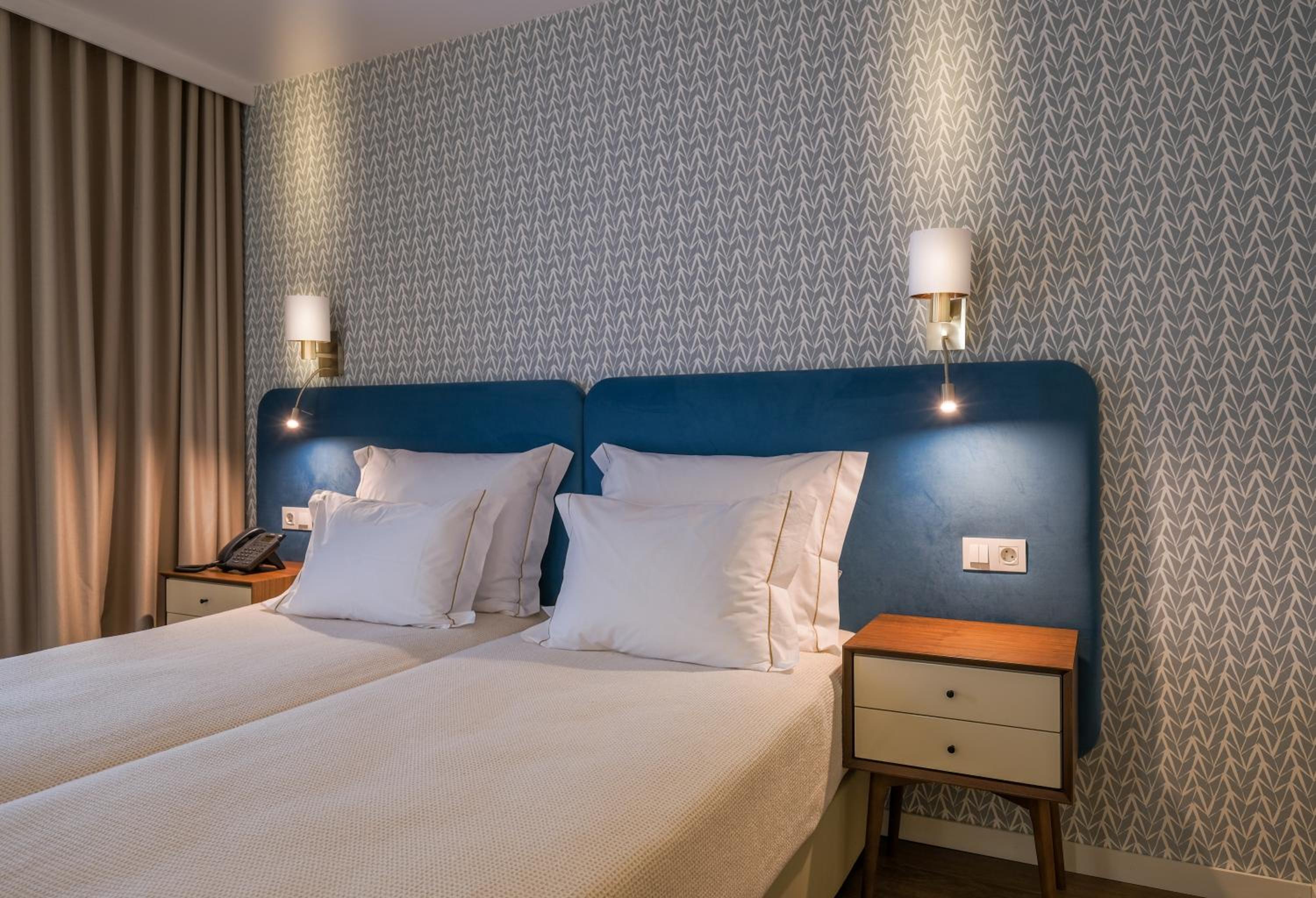 Deluxe Double or Twin Room with River View - Photo 9