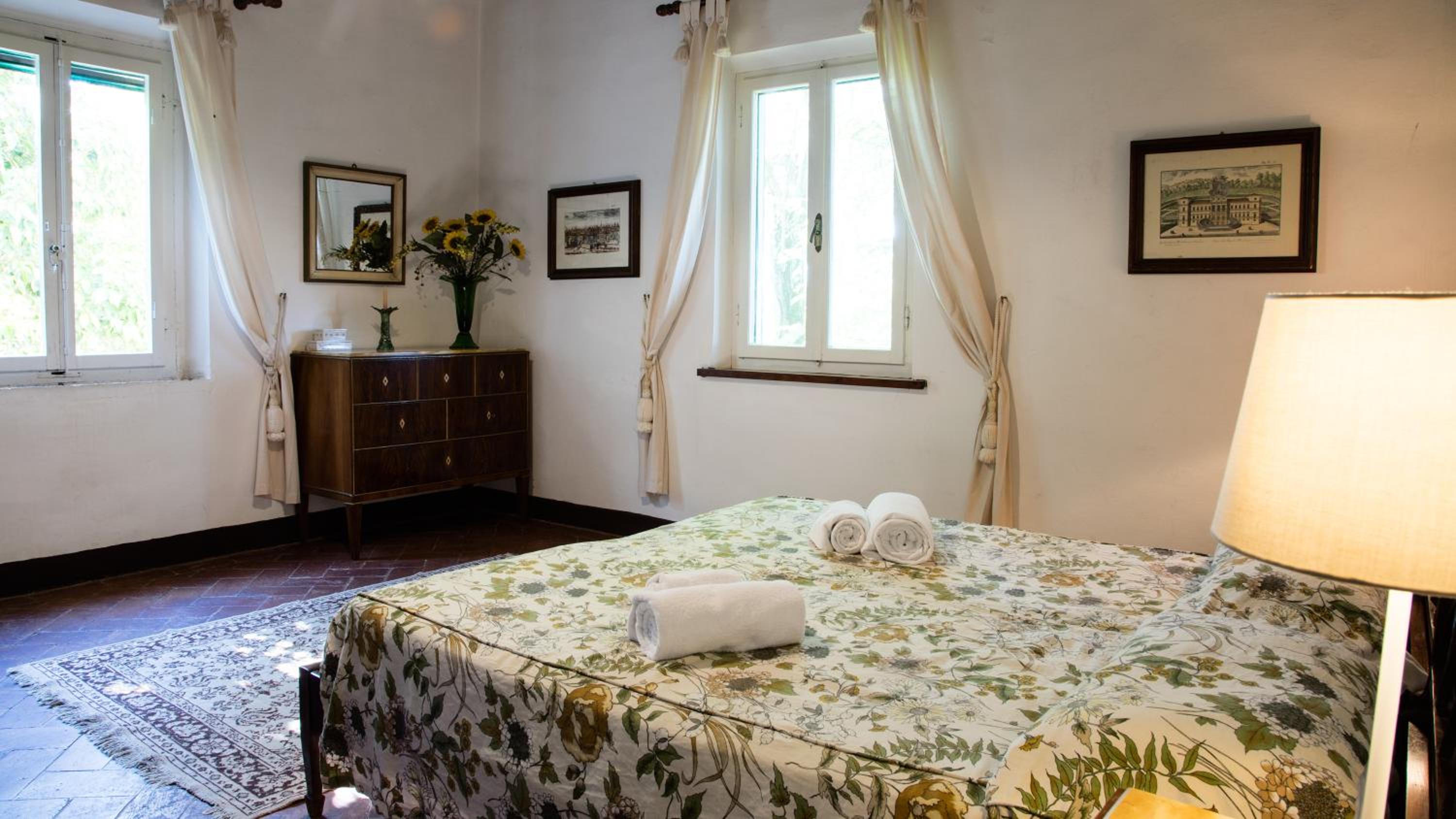 Eight-Bedroom House photo 1