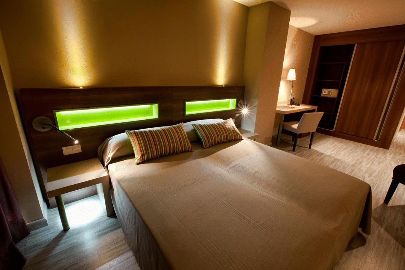 Double or Twin Room with Sea View photo 3