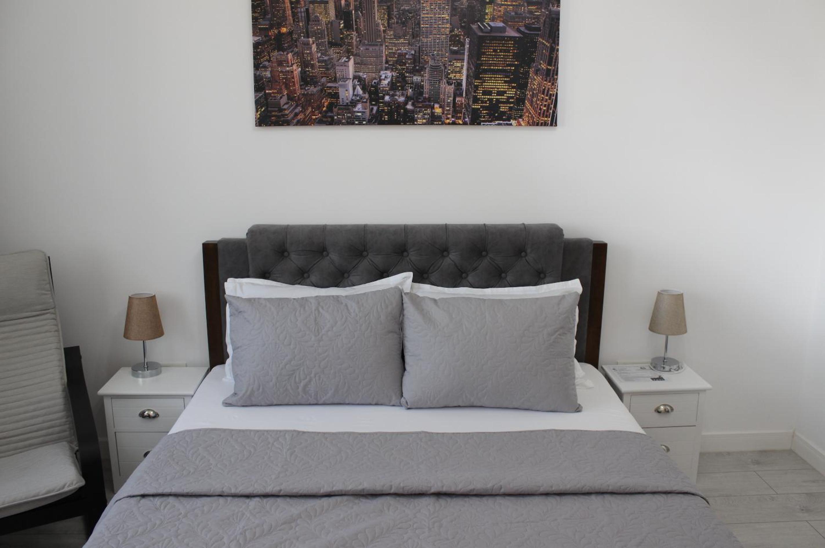 One-Bedroom Apartment - Photo 1