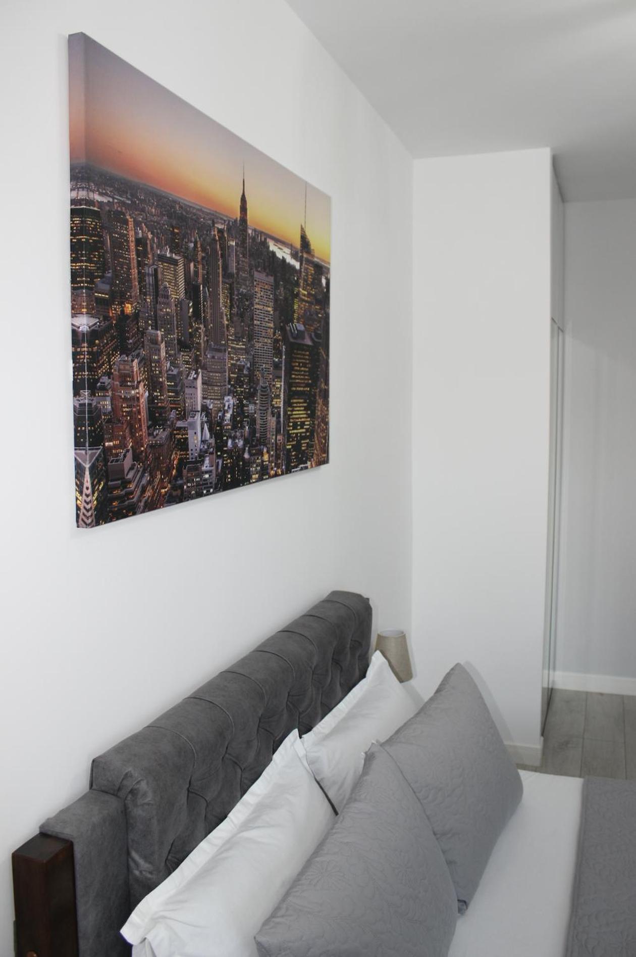 One-Bedroom Apartment - Photo 8